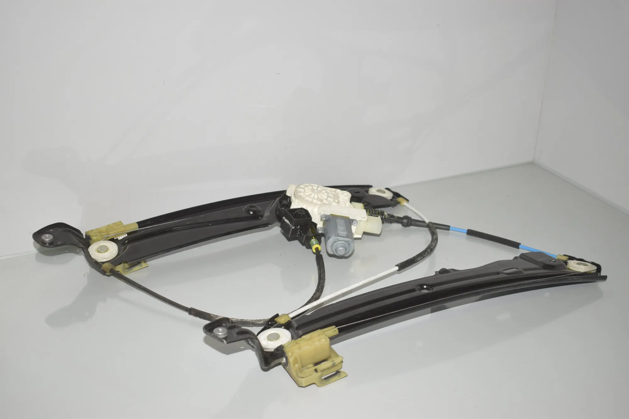 Front Left Door Window Regulator – OEM 7182131 · BMW 5 (F10) 530 d 2014 – 4