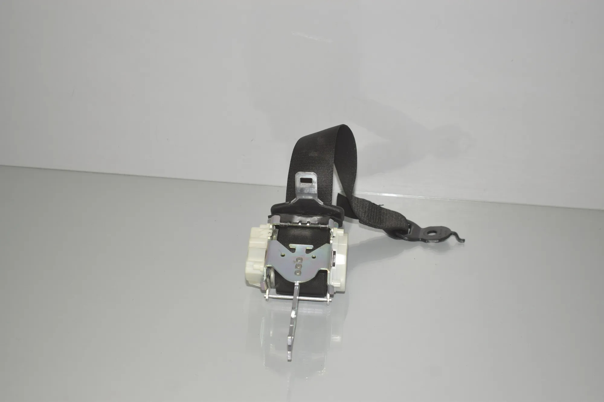 Rear Left Seatbelt – OEM 9163237 · BMW 5 (F10) 530 d 2014 – 2