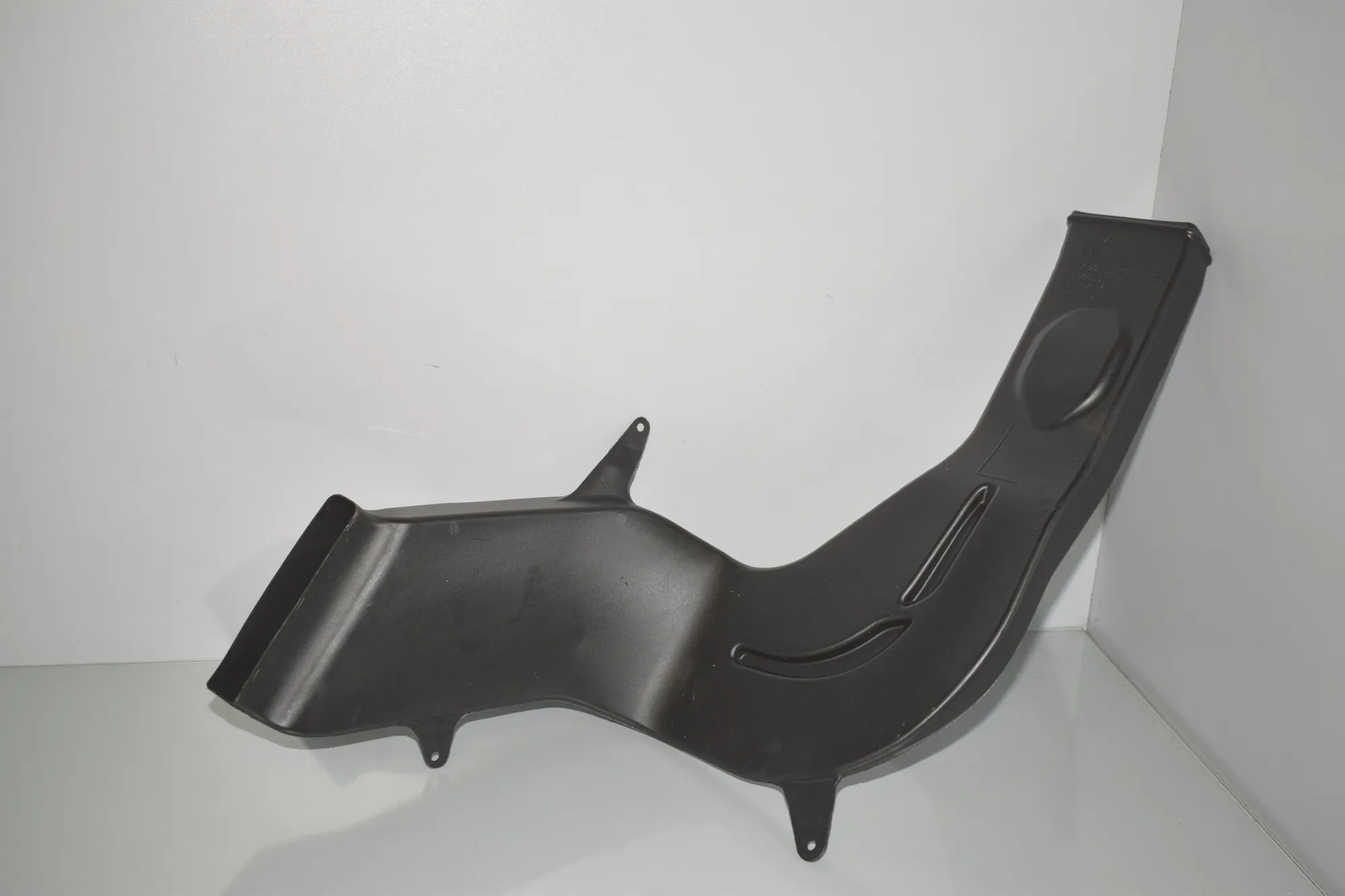 Interior Air Duct Channel – OEM 9113013 · BMW 5 (F10) 530 d 2014 – 2