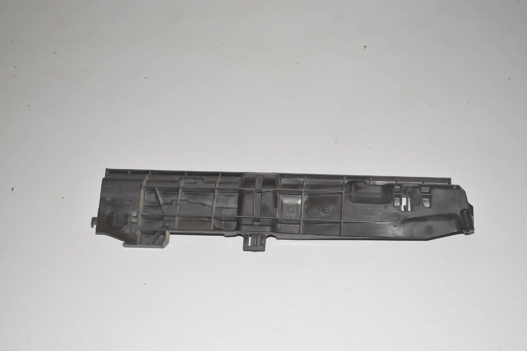 Radiator Holder – OEM 7524912 · BMW 1 (E87) BMW 1 (E87) 120 d 2010 – 2