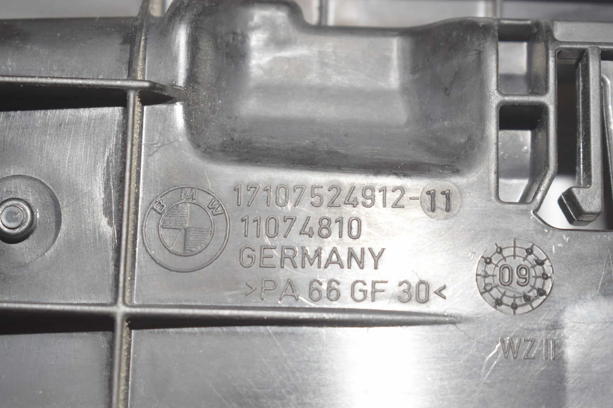 Radiator Holder – OEM 7524912 · BMW 1 (E87) BMW 1 (E87) 120 d 2010 – 5