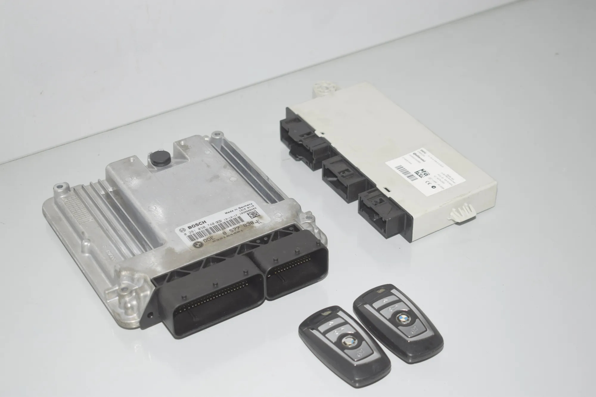 Engine Ignition ECU Set – OEM 8577838 · BMW 5 (F10) 530 d 2014 – 4