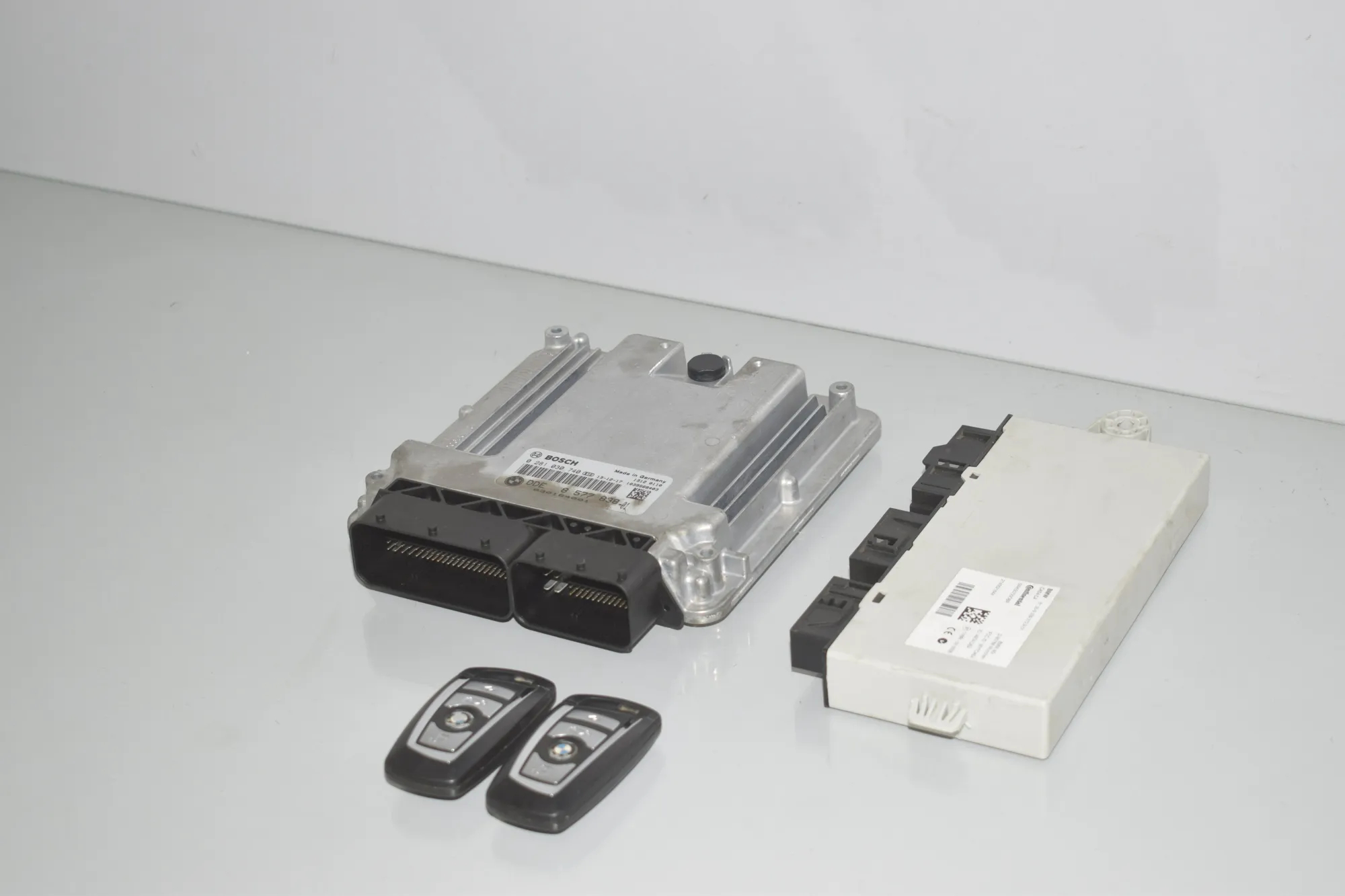 Engine Ignition ECU Set – OEM 8577838 · BMW 5 (F10) 530 d 2014 – 3