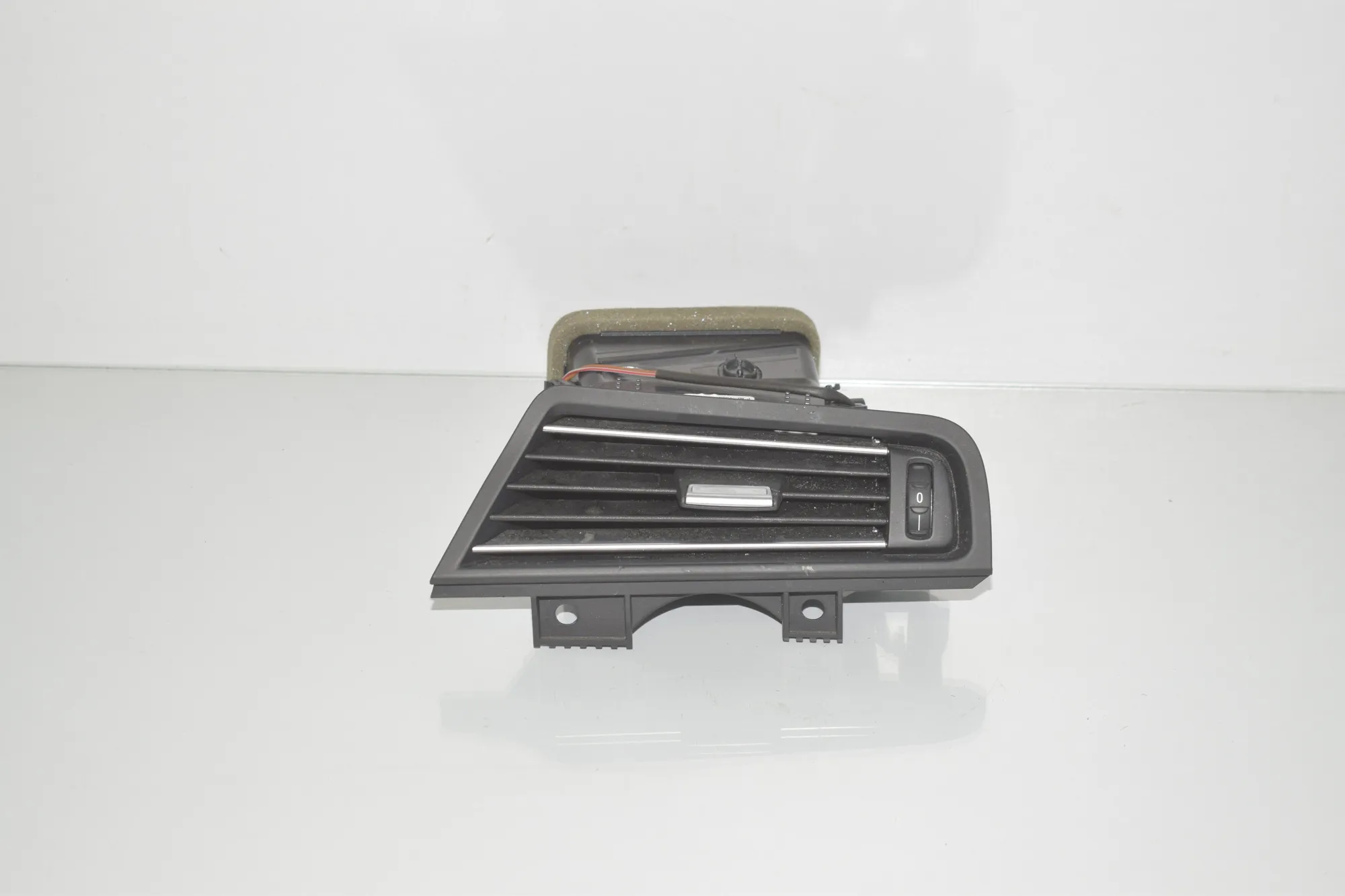 Dashboard Air Vents – OEM 9166890 · BMW 5 (F10) 530 d 2014