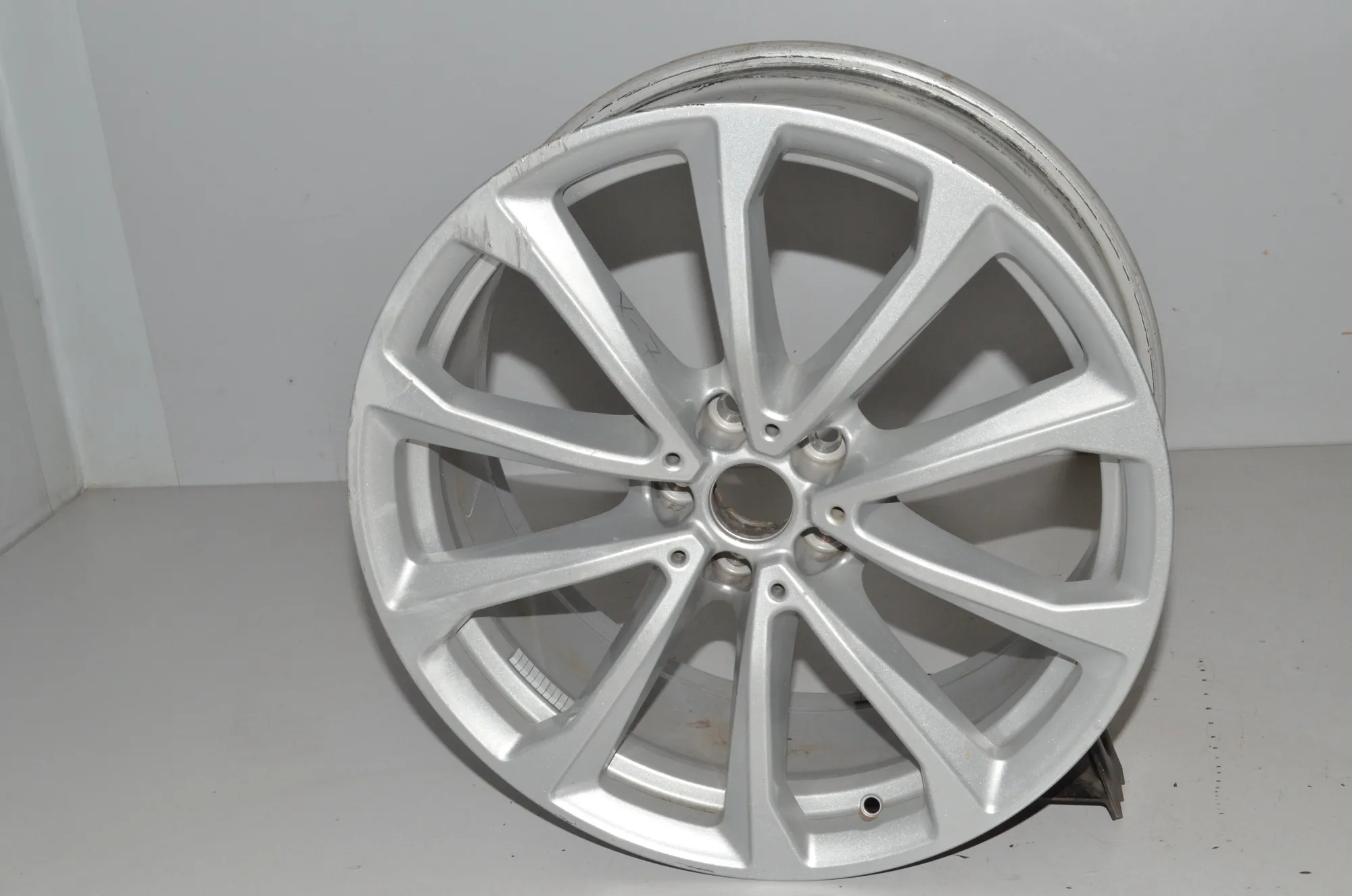 Alloy Wheel – OEM 36116880688 · BMW X7 (G07) BMW X7 (G07) xDrive 30 d 2019