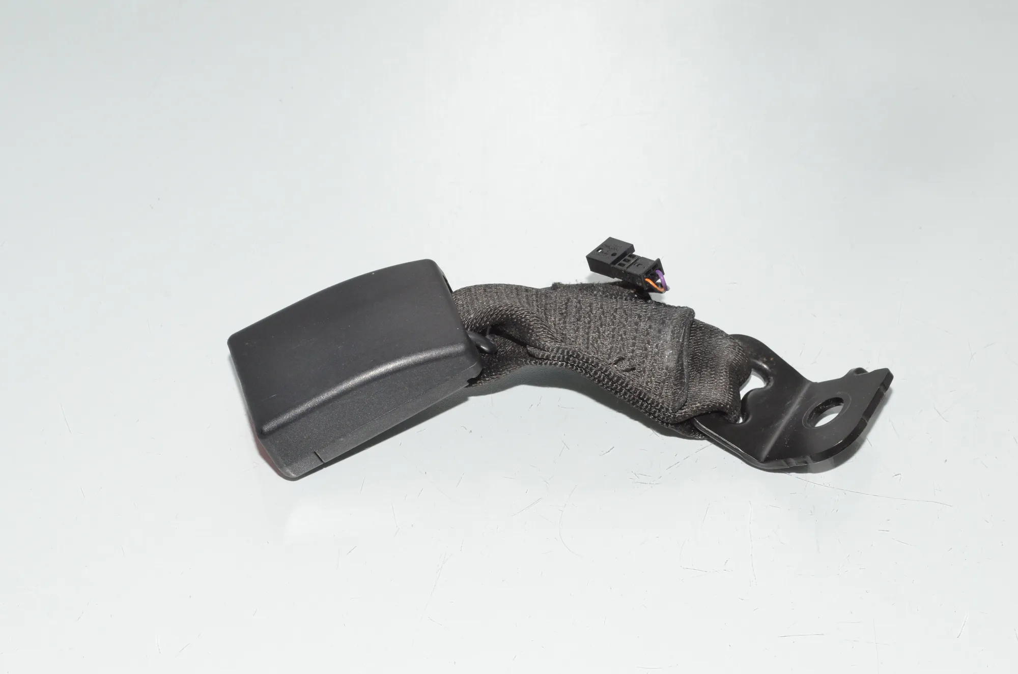 Rear Left Seat Buckle – OEM 7266352 · BMW 1 (F20) 120 d xDrive 2017 – 3