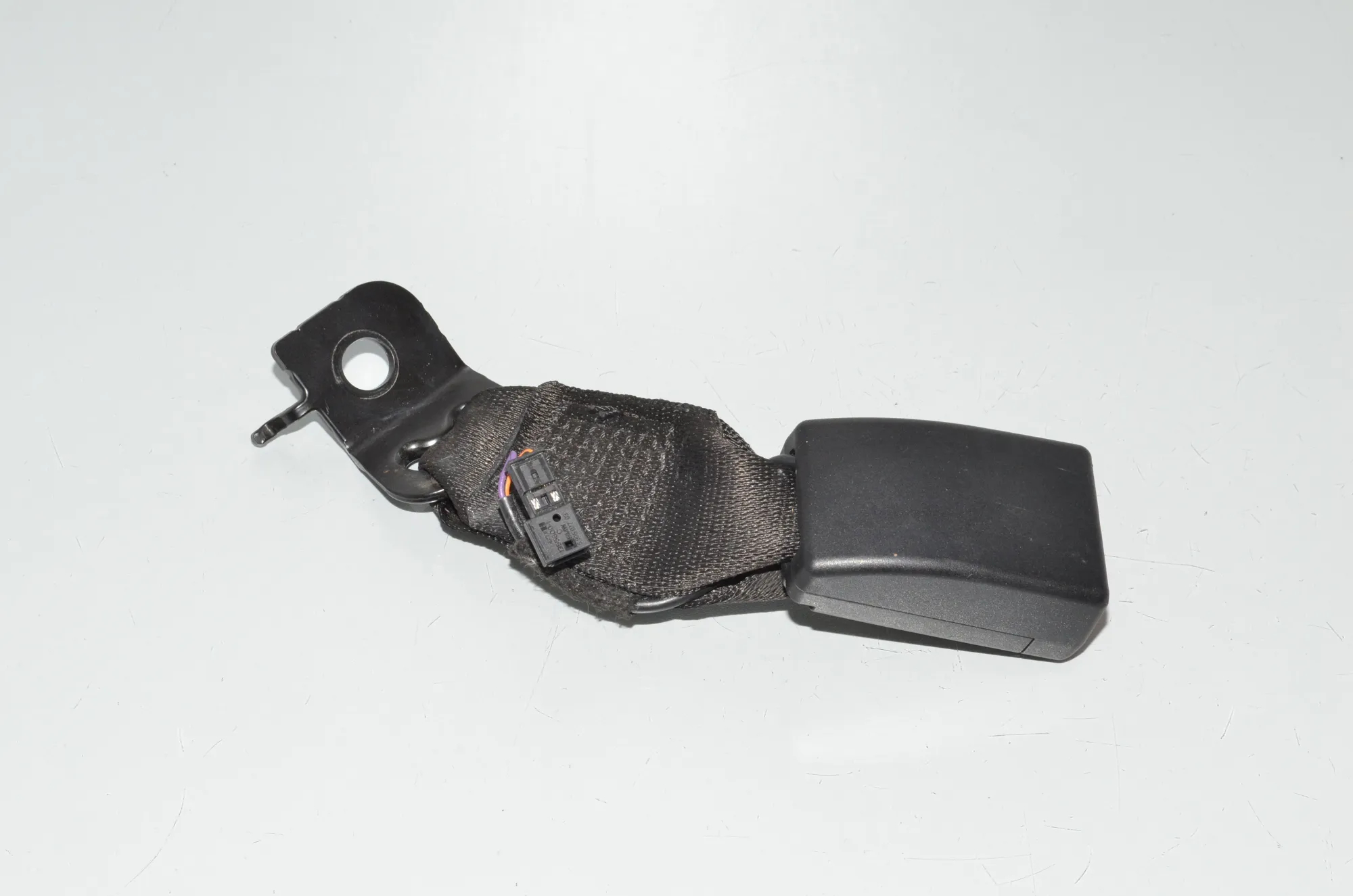 Rear Left Seat Buckle – OEM 7266352 · BMW 1 (F20) 120 d xDrive 2017 – 4