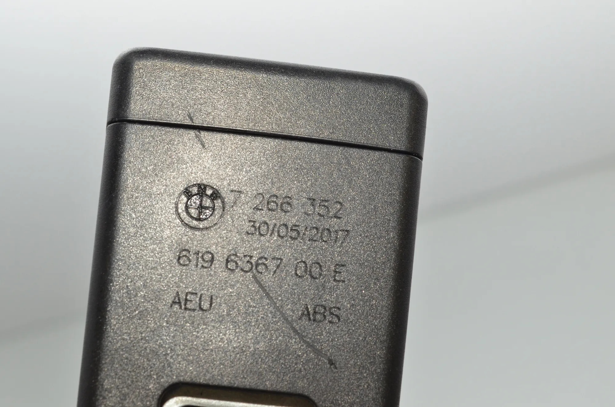 Rear Left Seat Buckle – OEM 7266352 · BMW 1 (F20) 120 d xDrive 2017 – 5