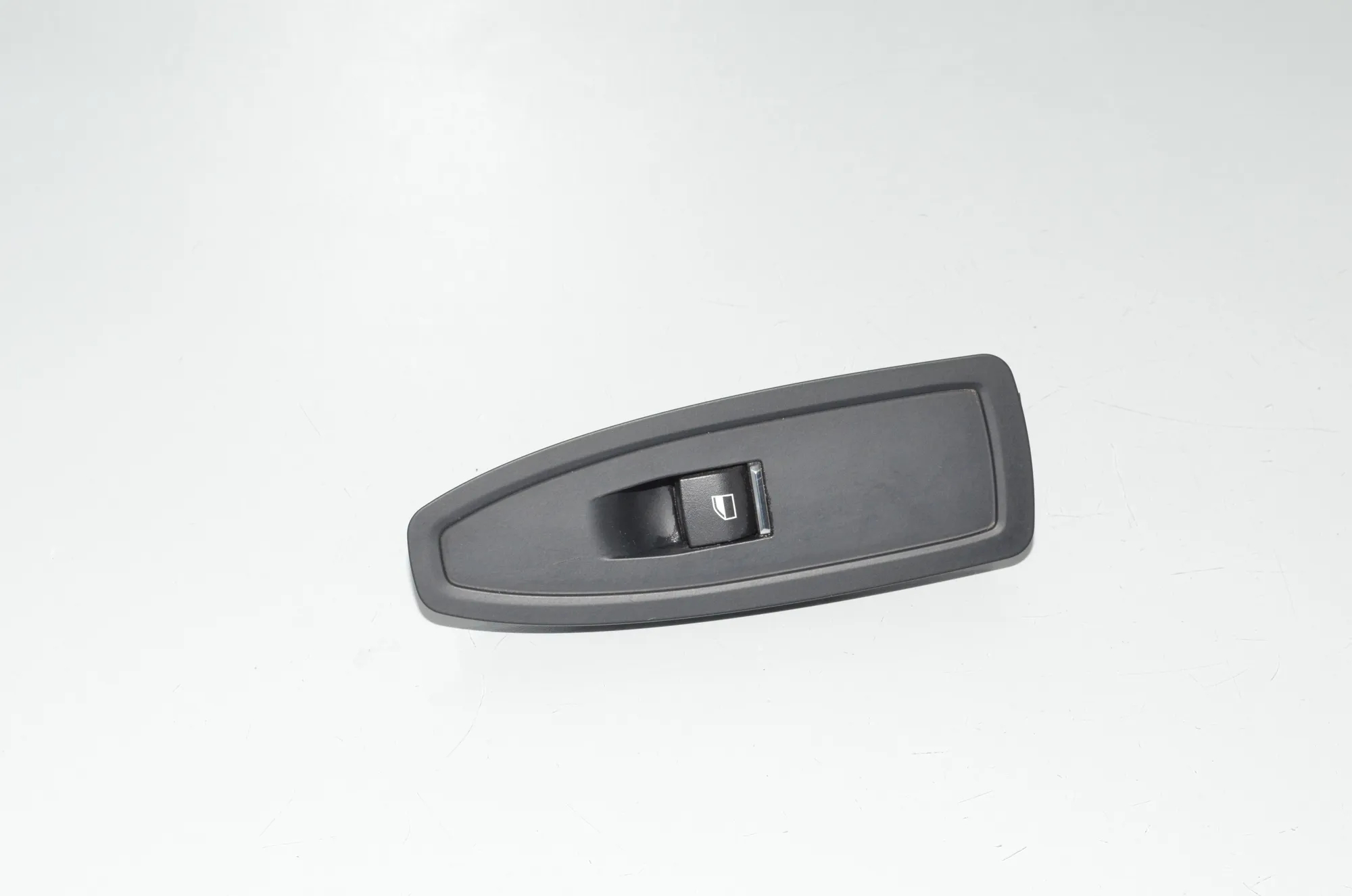 Front Right Door Window Switch – OEM 9208107 · BMW 1 (F20) 120 d xDrive 2017 – 2