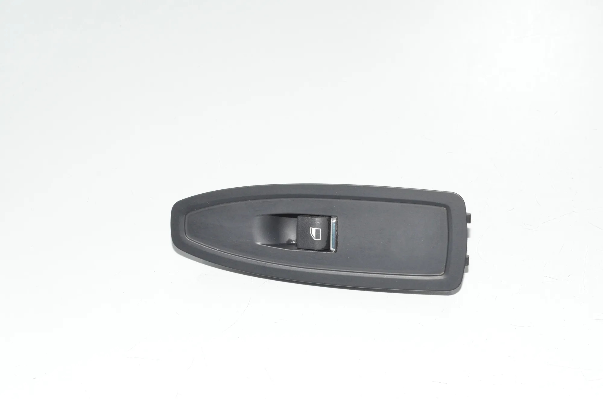 Front Right Door Window Switch – OEM 9208107 · BMW 1 (F20) 120 d xDrive 2017