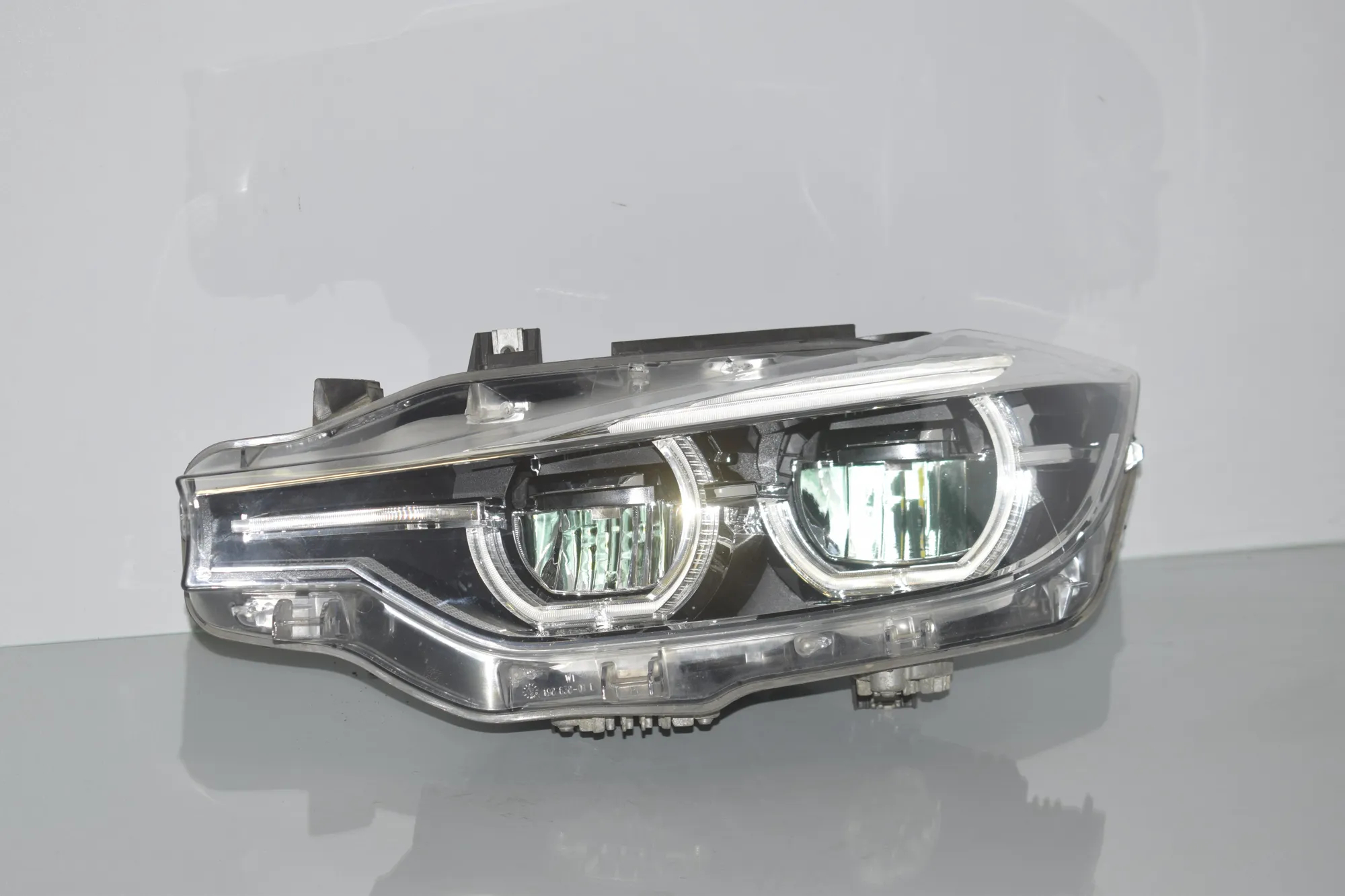 Front Left Headlight – OEM 198661 · BMW 3 (F30, F80) BMW 3 (F30, F80) 318 d 2018 – 2
