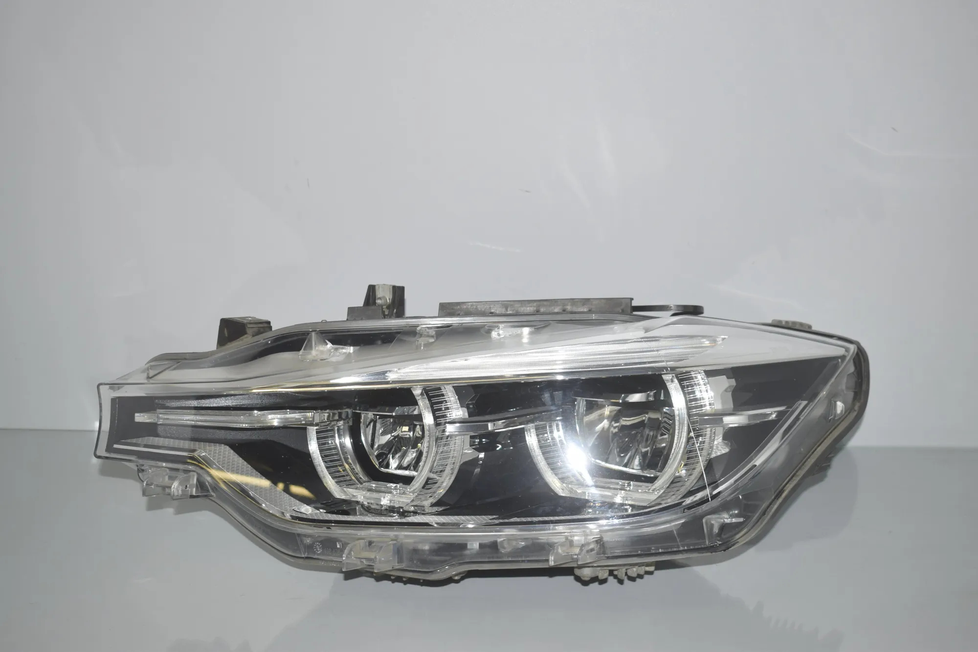 Front Left Headlight – OEM 198661 · BMW 3 (F30, F80) BMW 3 (F30, F80) 318 d 2018 – 5