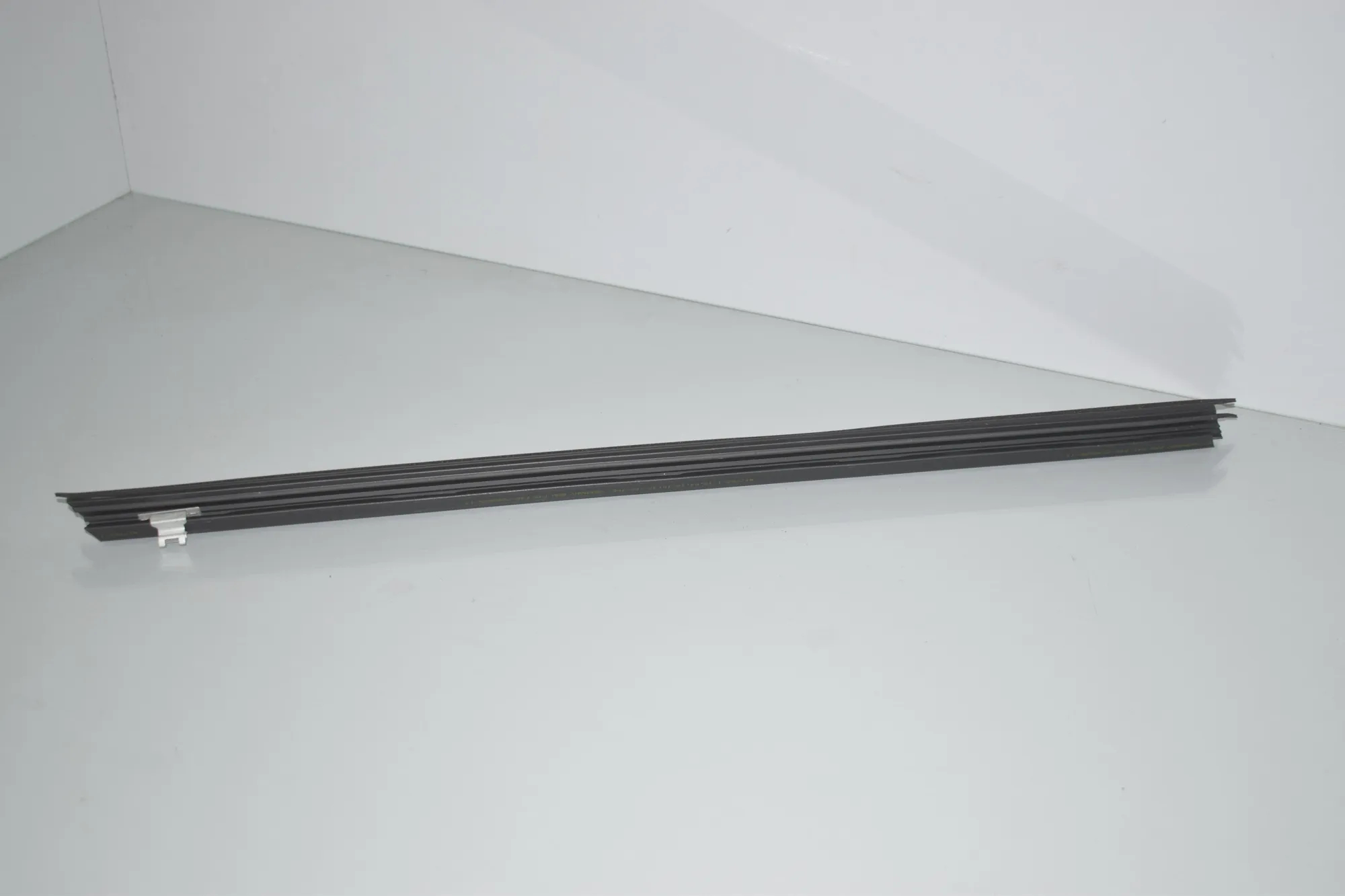 Front Left Door Window Strip – OEM 7298825 · BMW 2 Active Tourer (F45) 218 d 2016 – 3