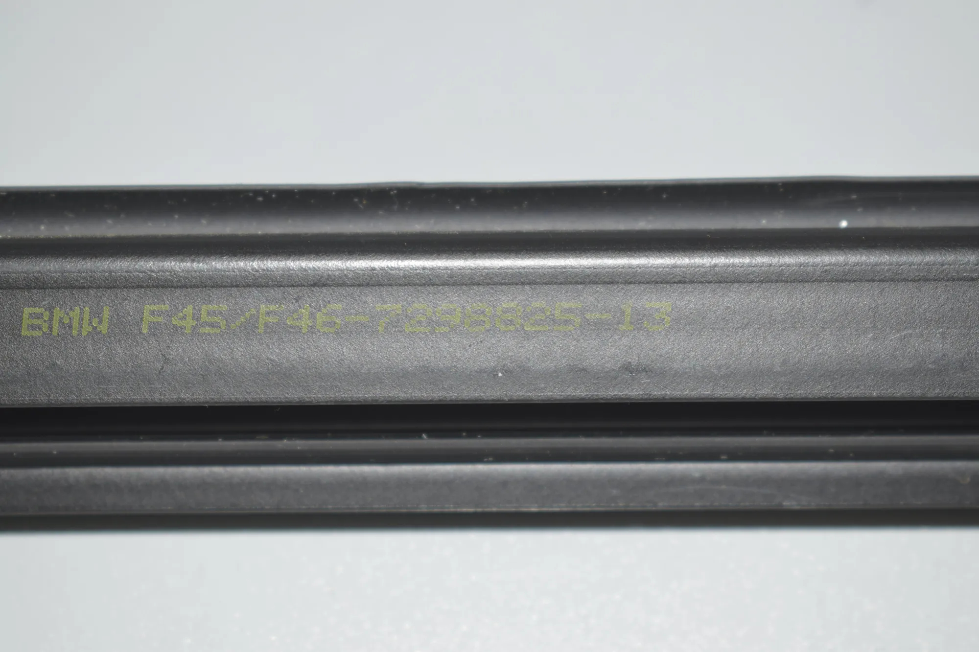 Front Left Door Window Strip – OEM 7298825 · BMW 2 Active Tourer (F45) 218 d 2016 – 5