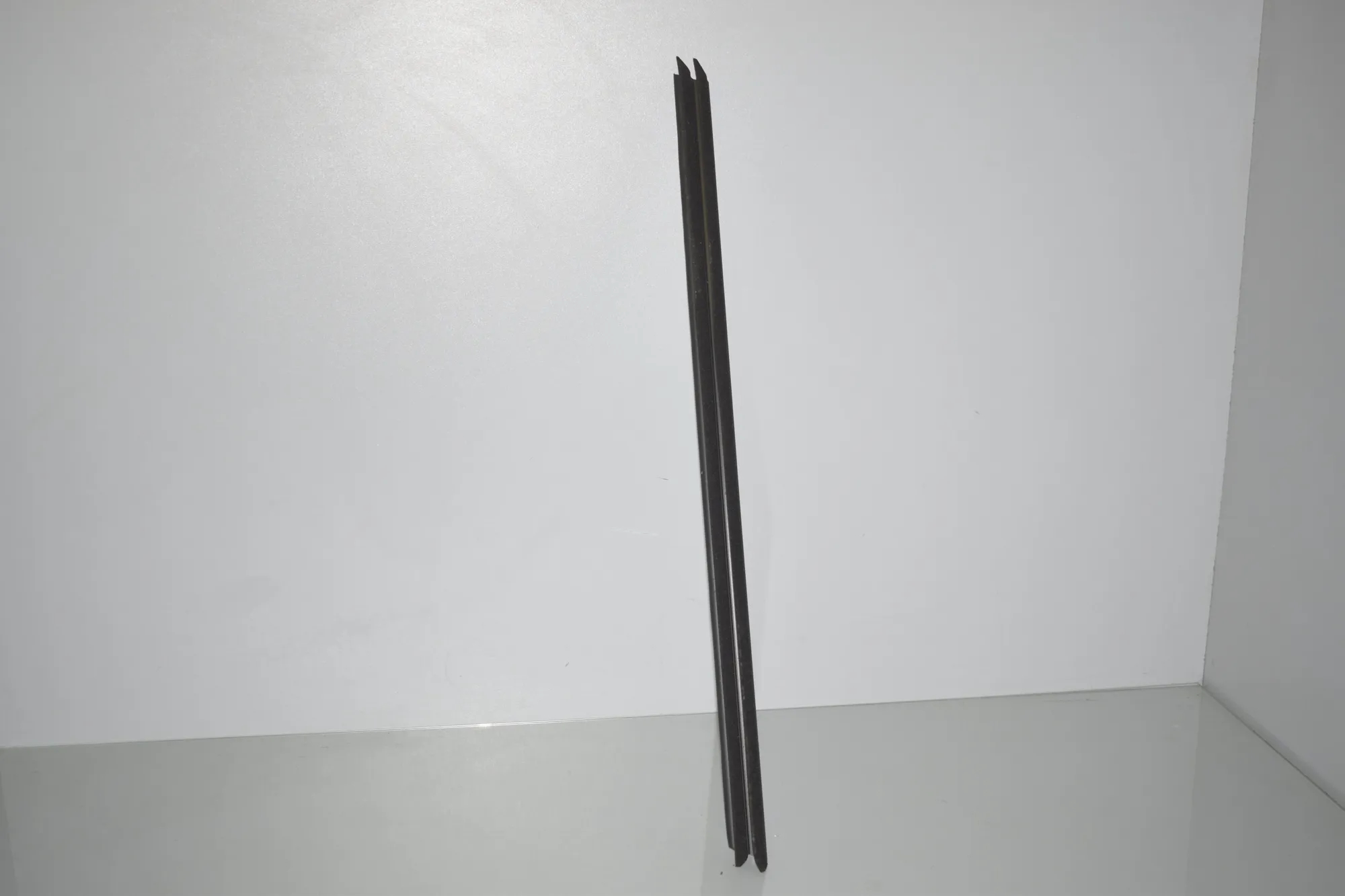 Front Left Door Window Strip – OEM 7298825 · BMW 2 Active Tourer (F45) 218 d 2016 – 4