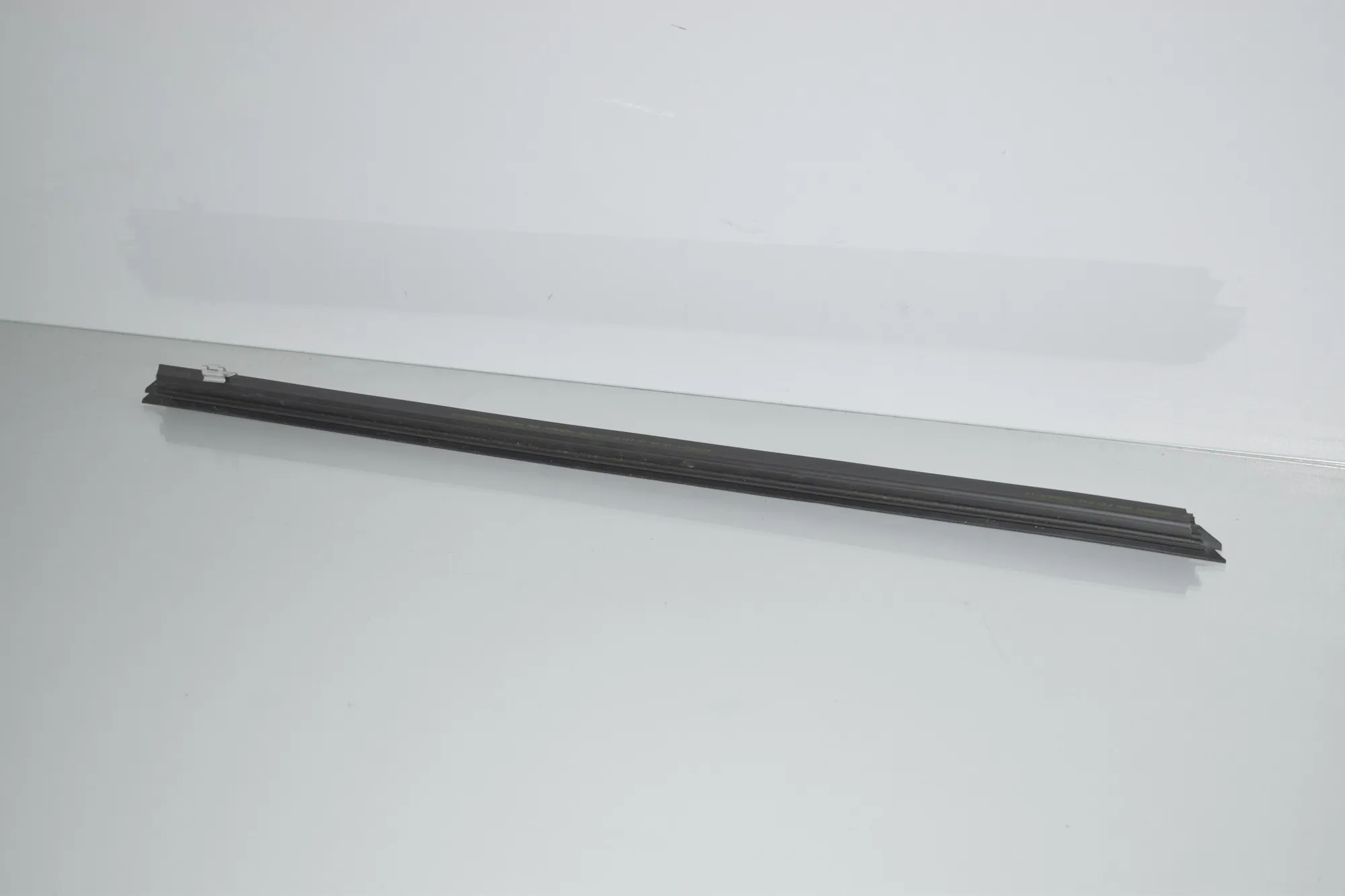 Front Left Door Window Strip – OEM 7298825 · BMW 2 Active Tourer (F45) 218 d 2016 – 2