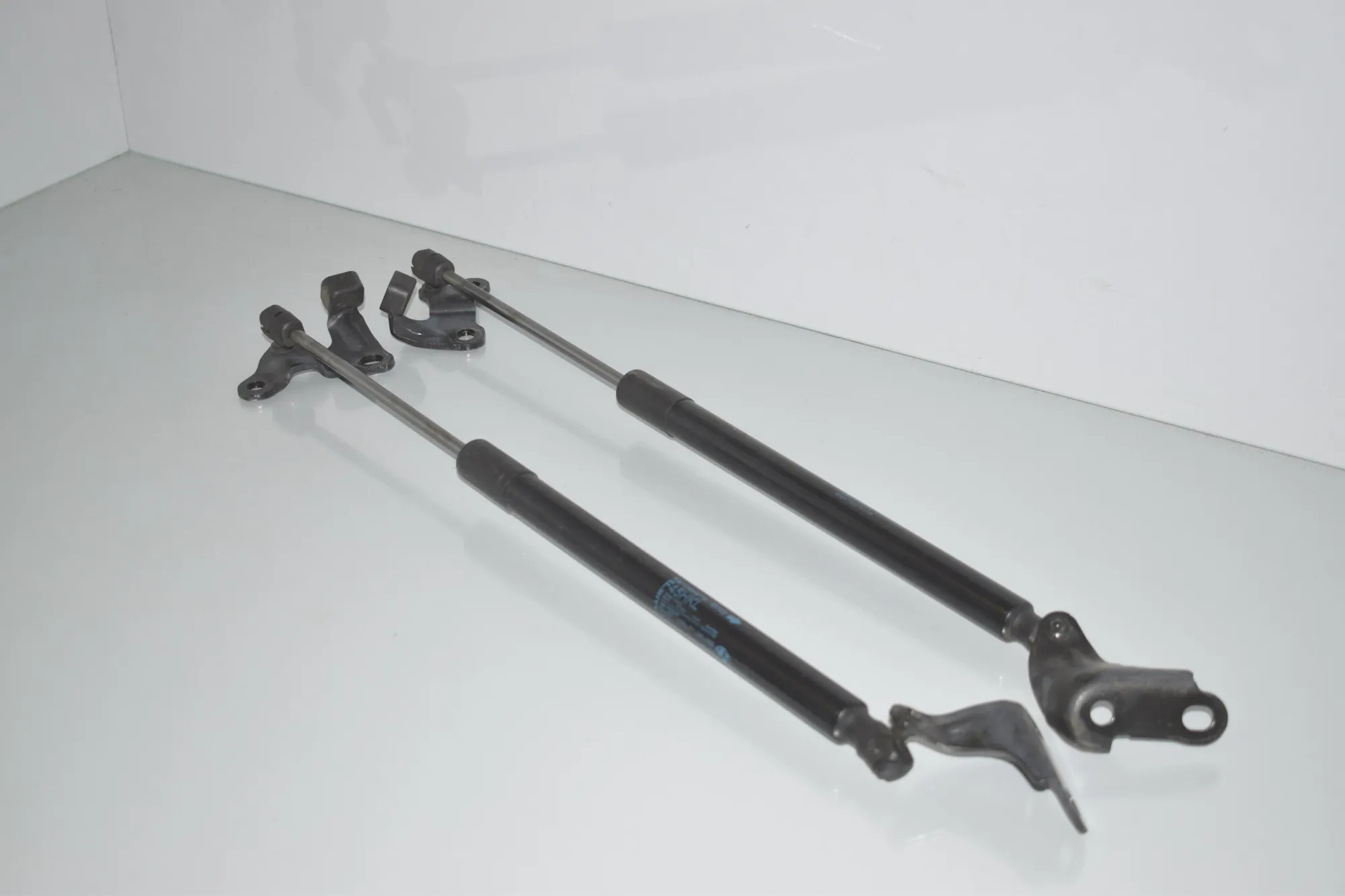 Right Side Tailgate Gas Strut – OEM 7300791 · BMW 2 Active Tourer (F45) 218 d 2016 – 4