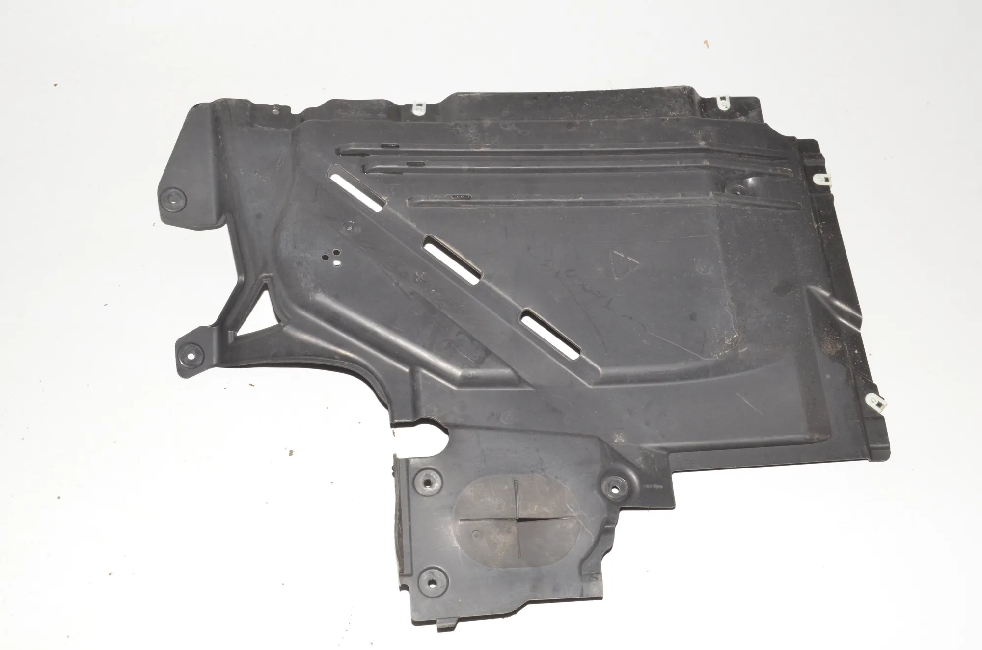 Rear Left Underbody Cover – OEM 7290811 · BMW 2 Active Tourer (F45) 218 d 2016 – 3