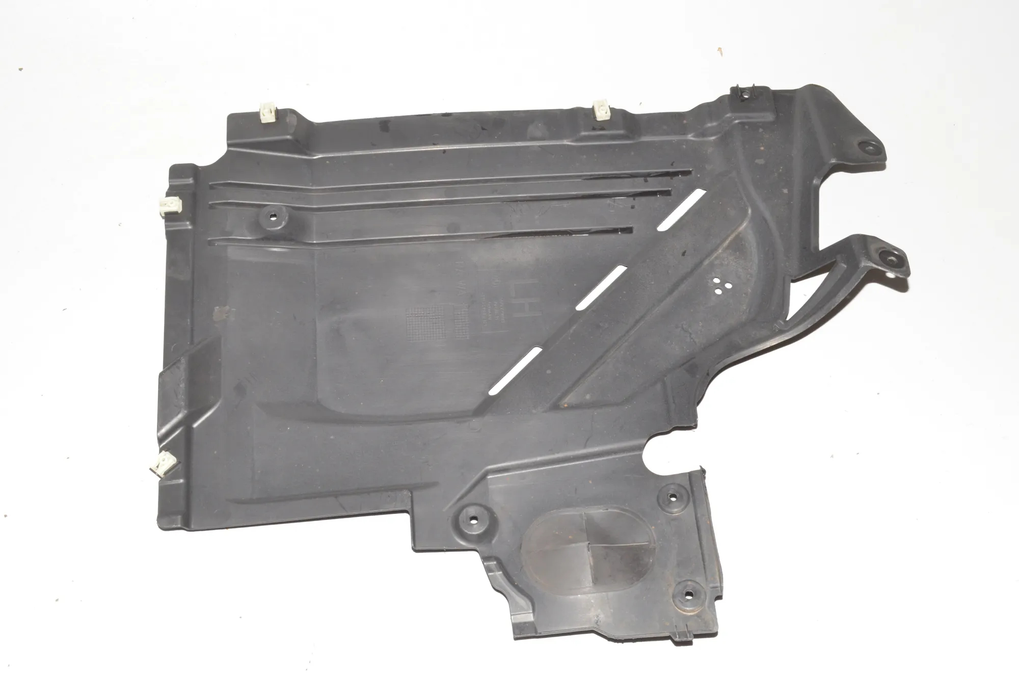 Rear Left Underbody Cover – OEM 7290811 · BMW 2 Active Tourer (F45) 218 d 2016