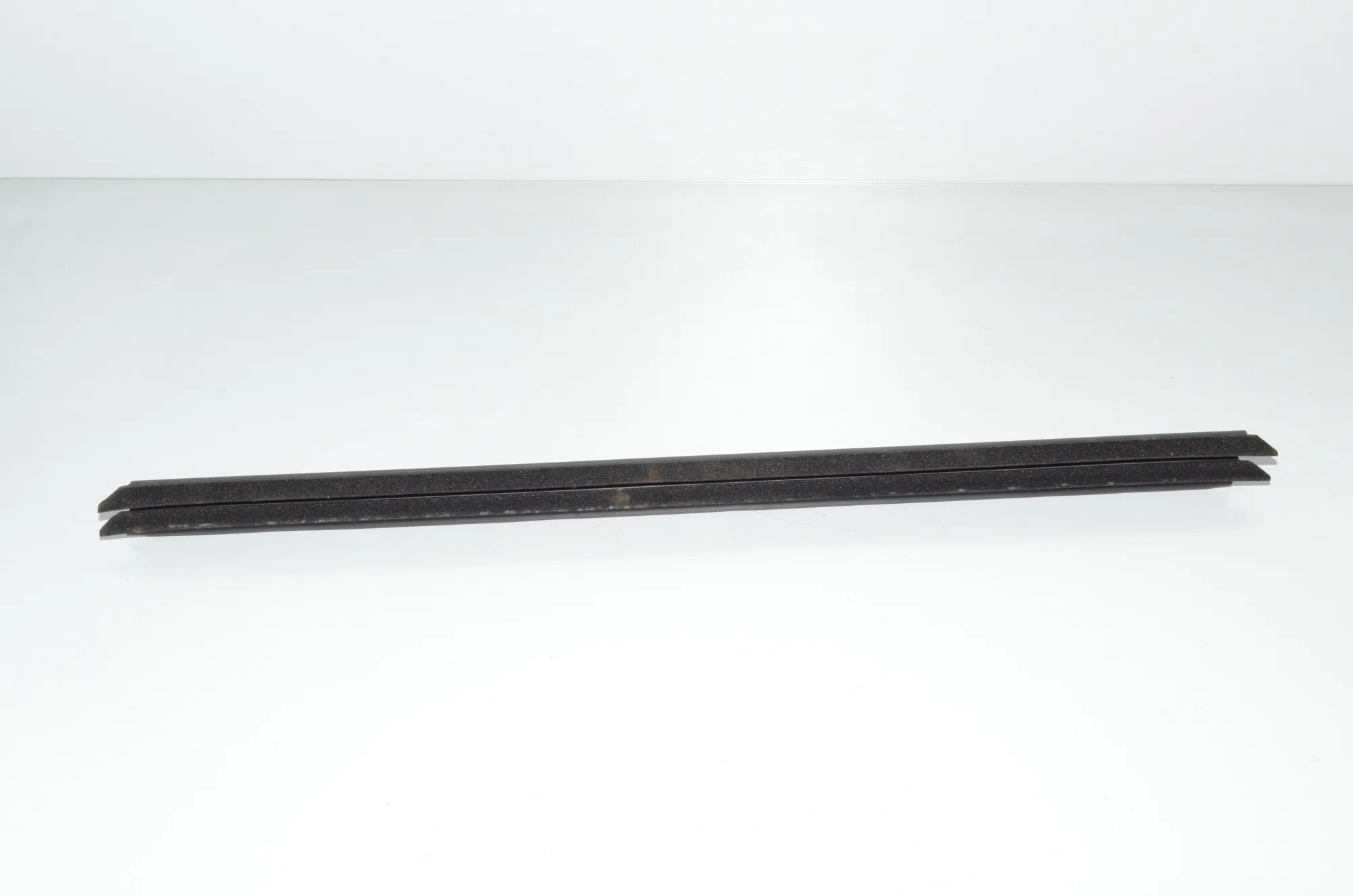 Rear Left Door Window Strip – OEM 7298847 · BMW 2 Active Tourer (F45) 218 d 2016 – 4