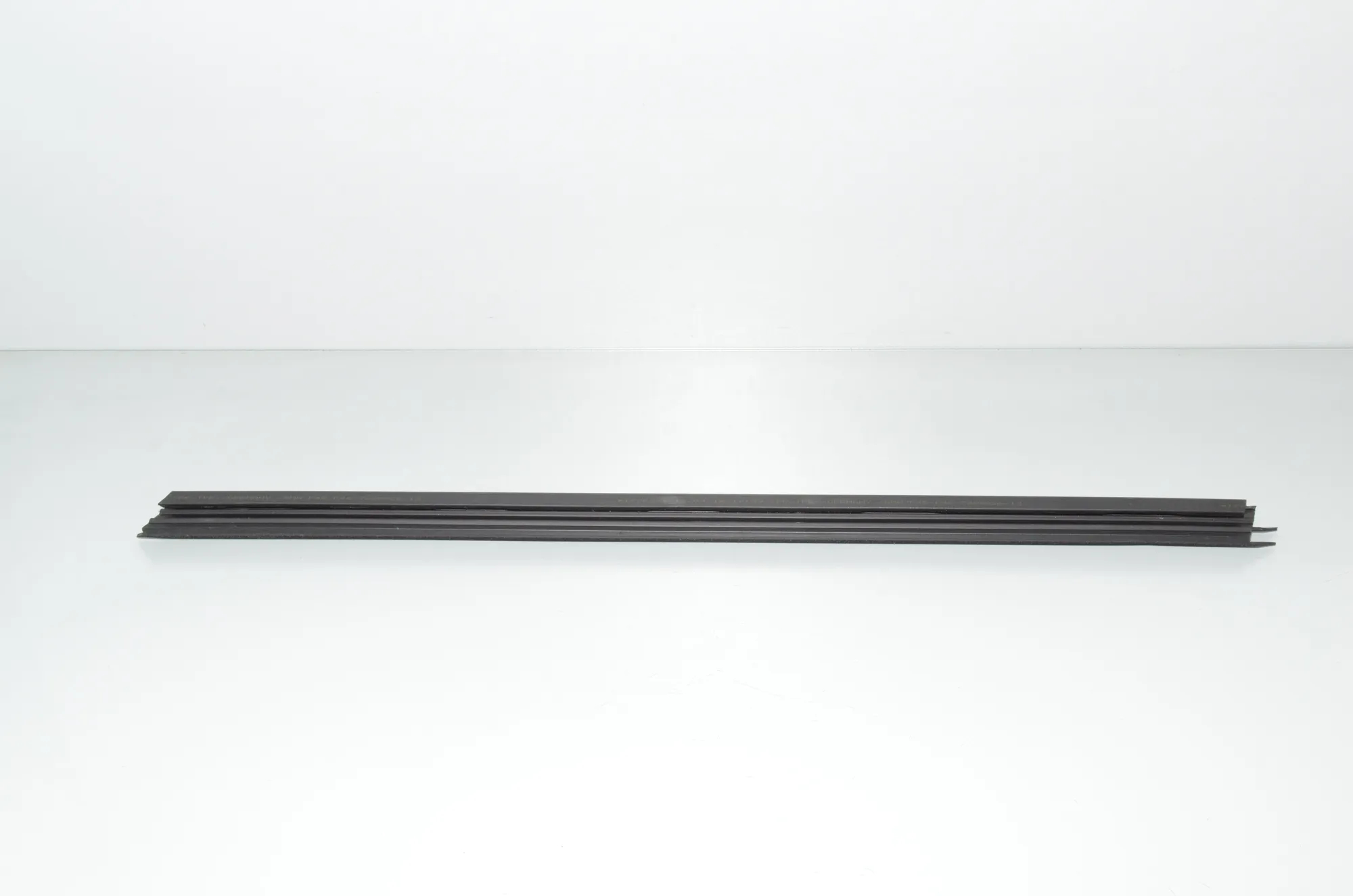 Front Right Door Window Molding – OEM 7298826 · BMW 2 Active Tourer (F45) 218 d 2016 – 4