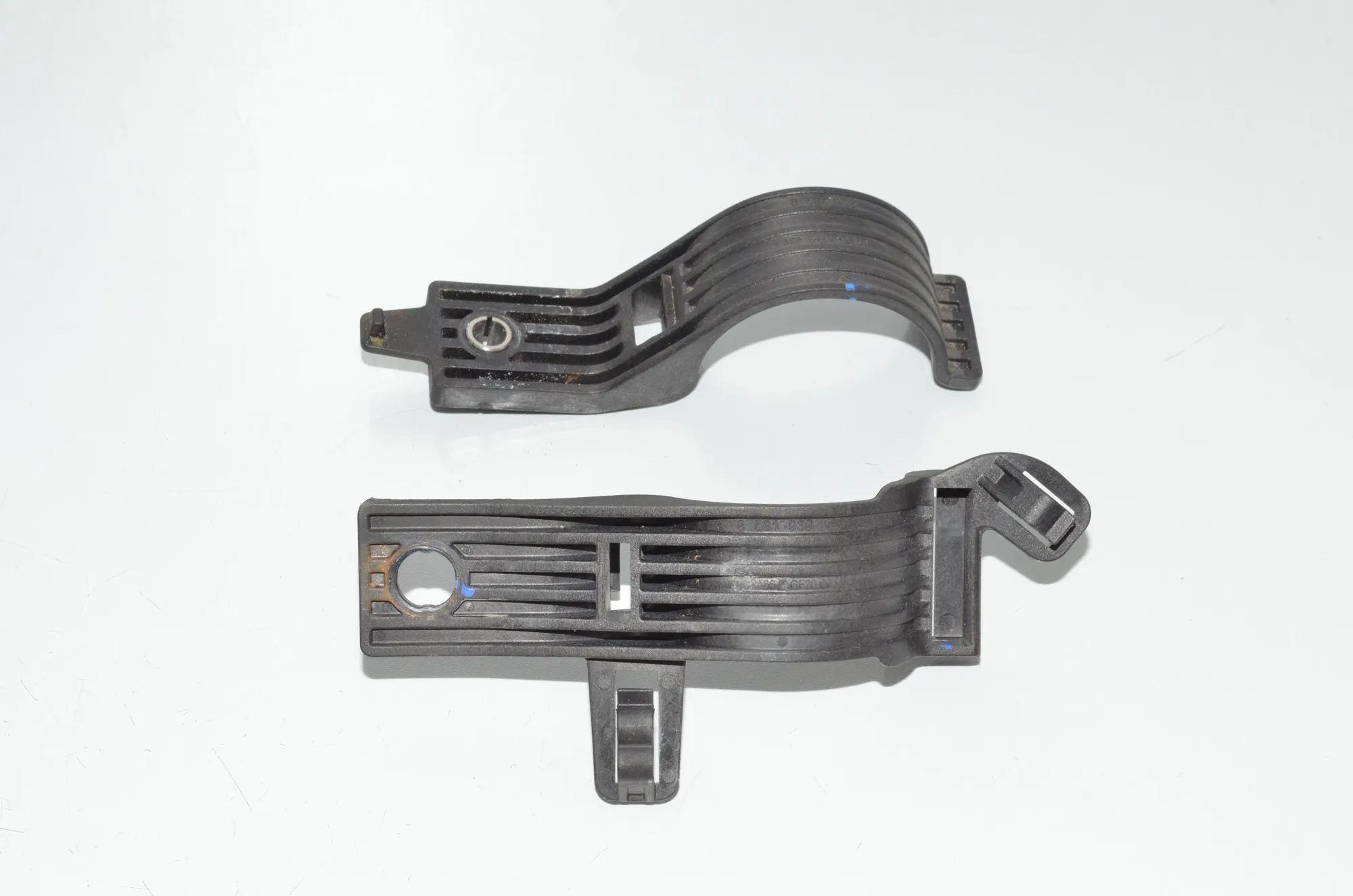 Bracket – OEM 8591939 · BMW 2 Active Tourer (F45) 218 d 2016