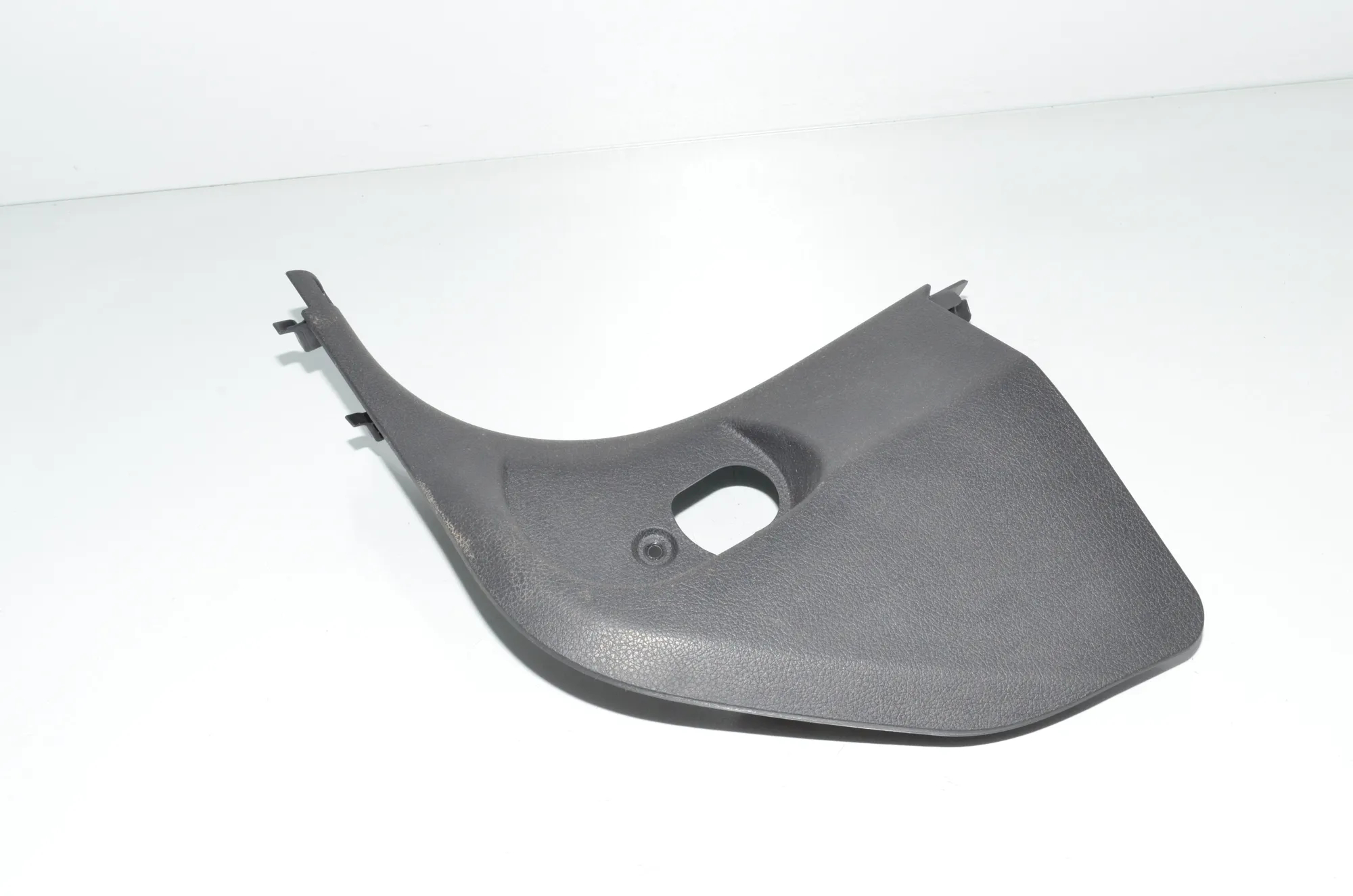 Front Left Interior Step Trim – OEM 7298813 · BMW 2 Active Tourer (F45) 218 d 2016