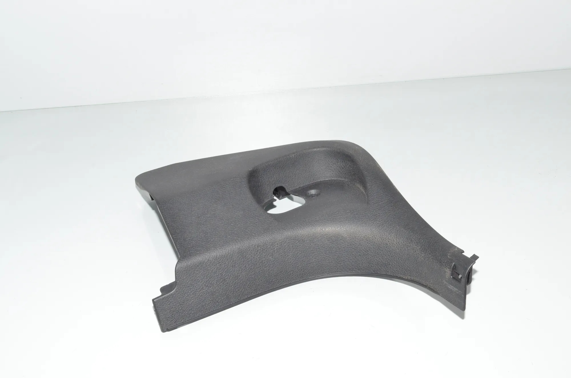 Front Left Interior Step Trim – OEM 7298813 · BMW 2 Active Tourer (F45) 218 d 2016 – 2