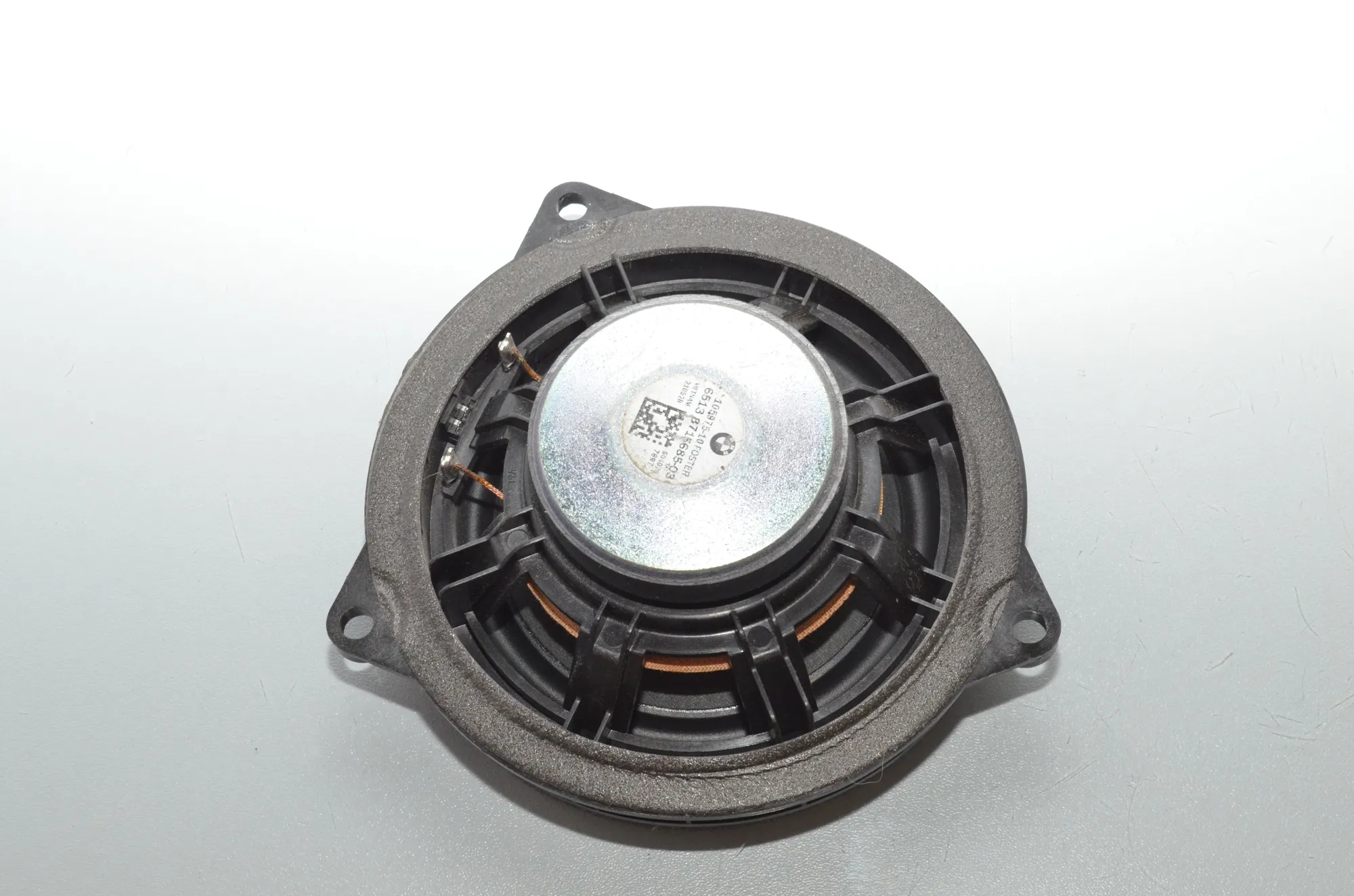 Front Right Door Speaker – OEM 8715685 · BMW i3 (I01) BMW i3 (I01) Electric 2019 – 4