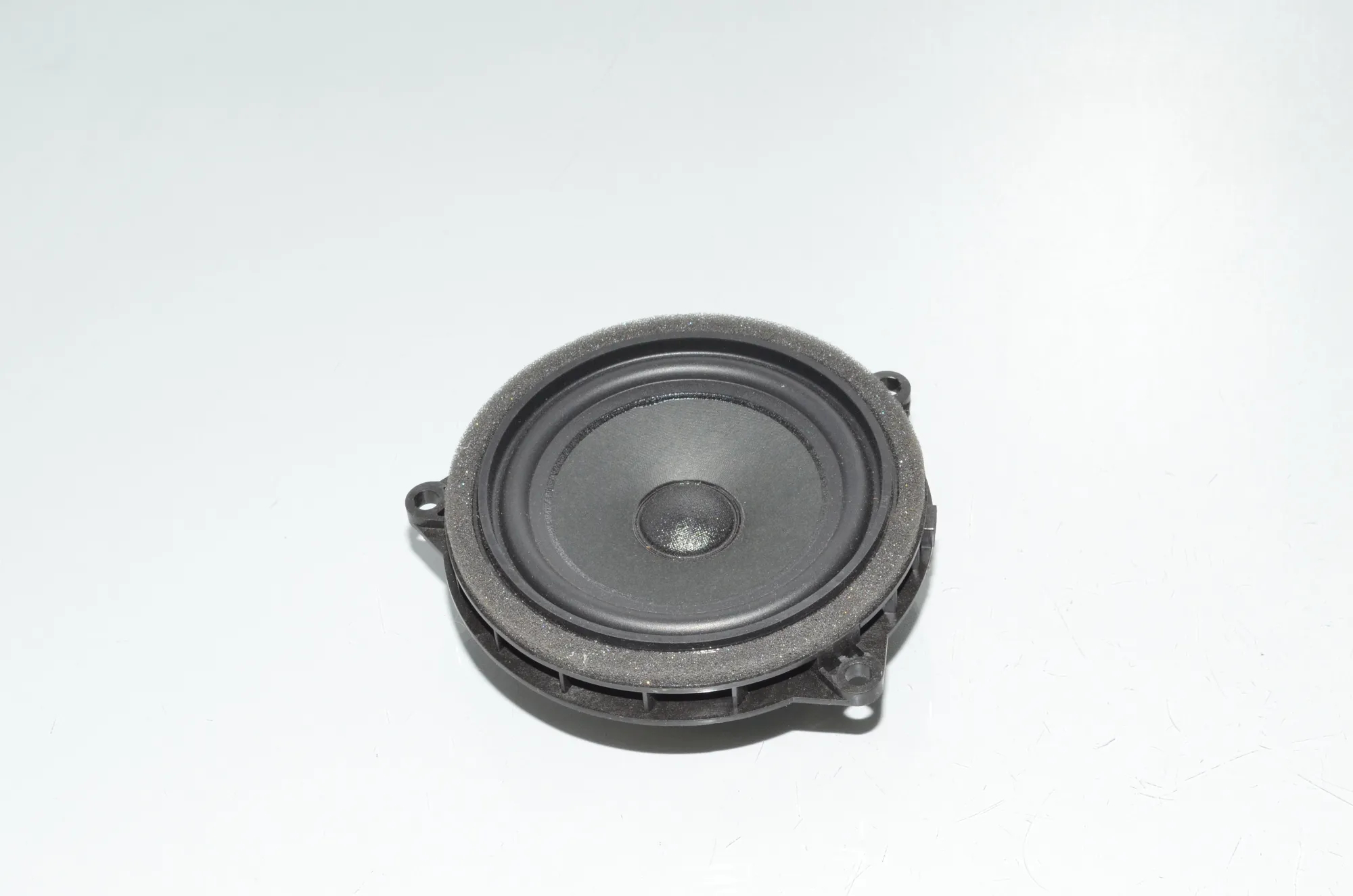Front Right Door Speaker – OEM 8715685 · BMW i3 (I01) BMW i3 (I01) Electric 2019 – 2