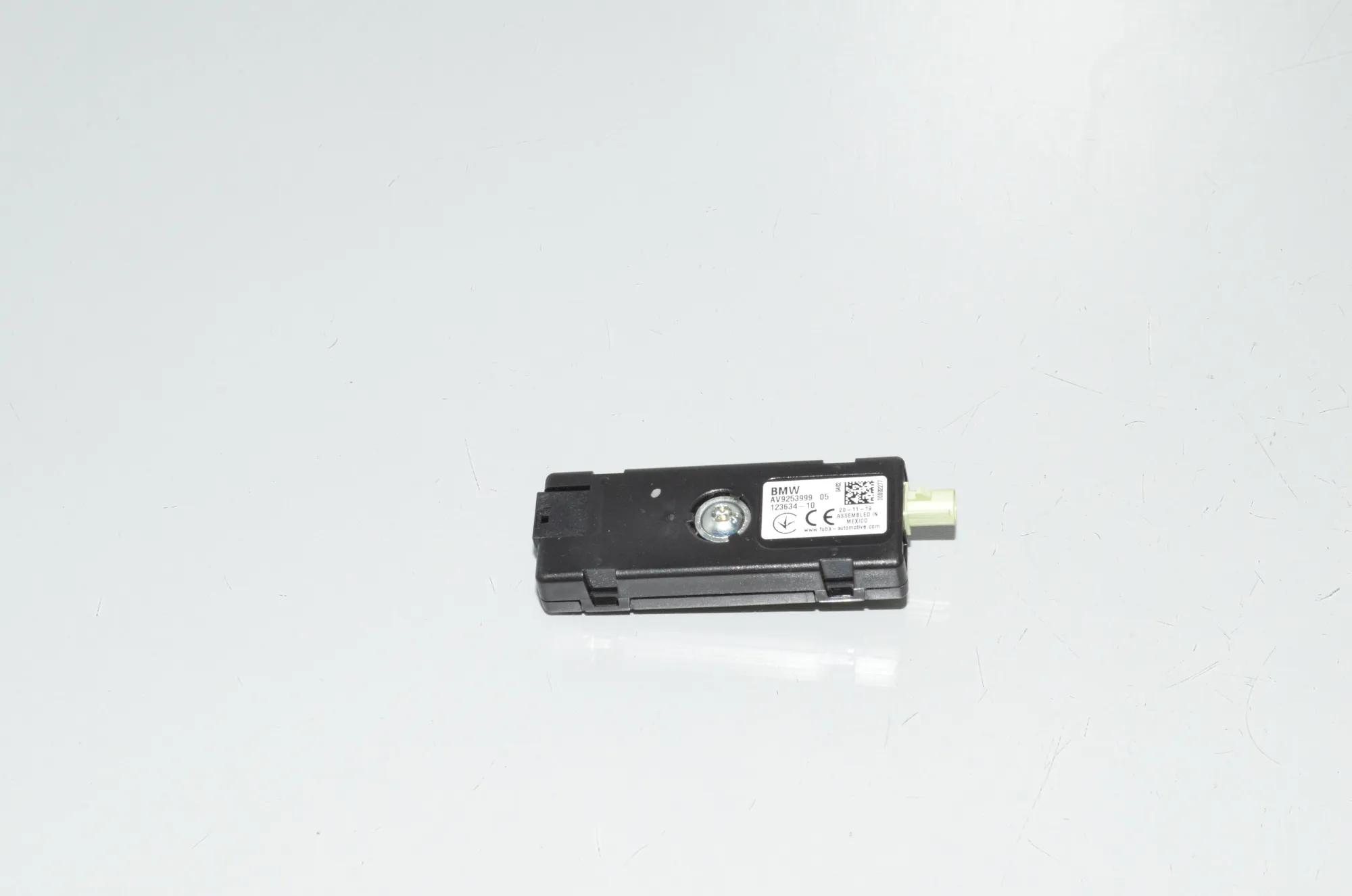Antenna Amplifier – OEM 65209253999 · BMW i3 (I01) BMW i3 (I01) Electric 2013