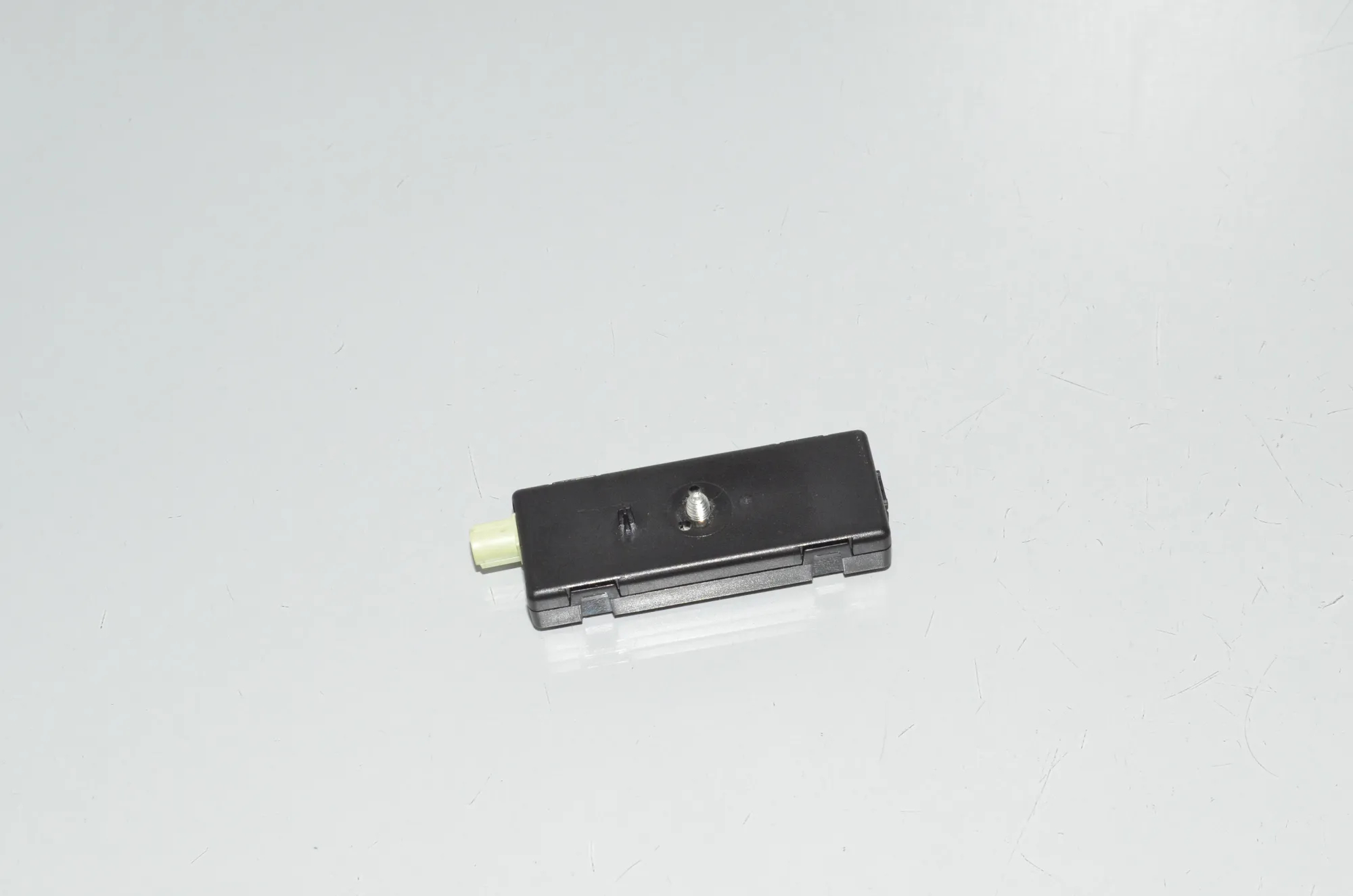 Antenna Amplifier – OEM 65209253999 · BMW i3 (I01) BMW i3 (I01) Electric 2013 – 3