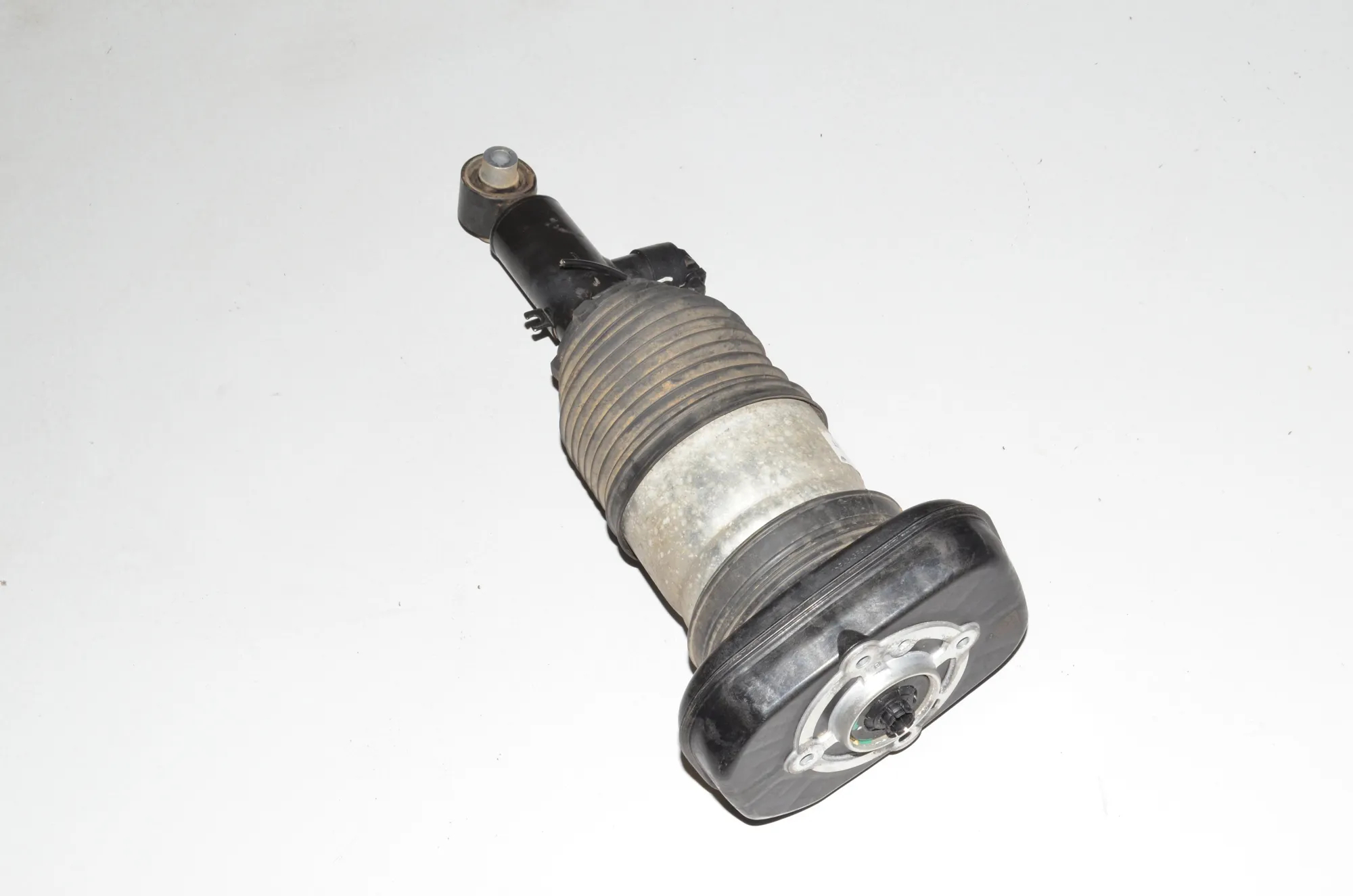 Rear Left Air Shock Absorber – OEM 6890329 · BMW iX (I20) BMW iX (I20) xDrive 40 2021 – 2