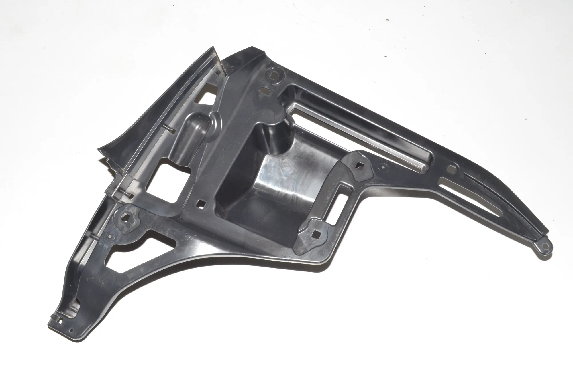 Rear Left Bumper Bracket – OEM 7296753 · BMW i3 (I01) BMW i3 (I01) Electric 2019 – 3