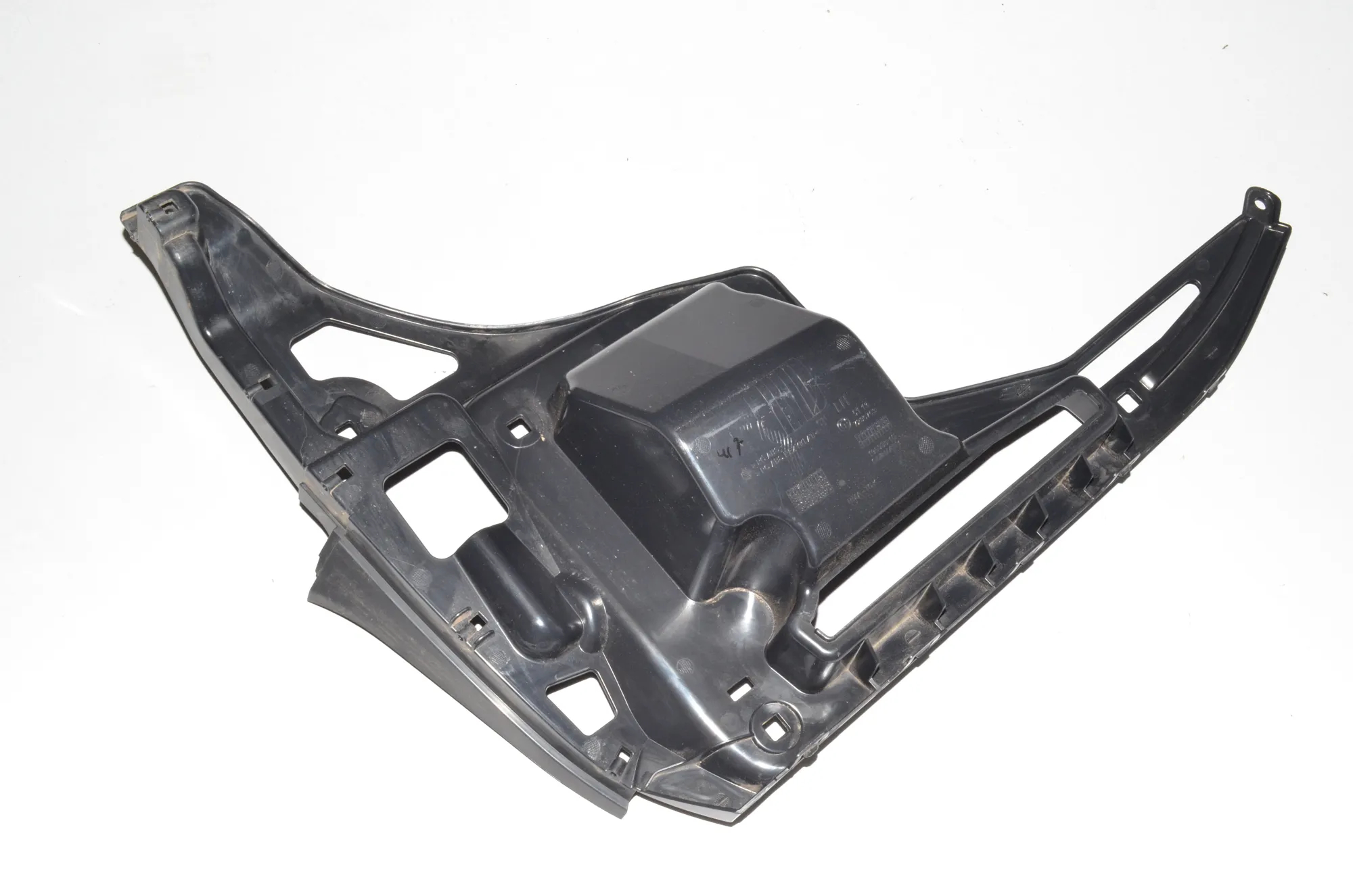 Rear Left Bumper Bracket – OEM 7296753 · BMW i3 (I01) BMW i3 (I01) Electric 2019