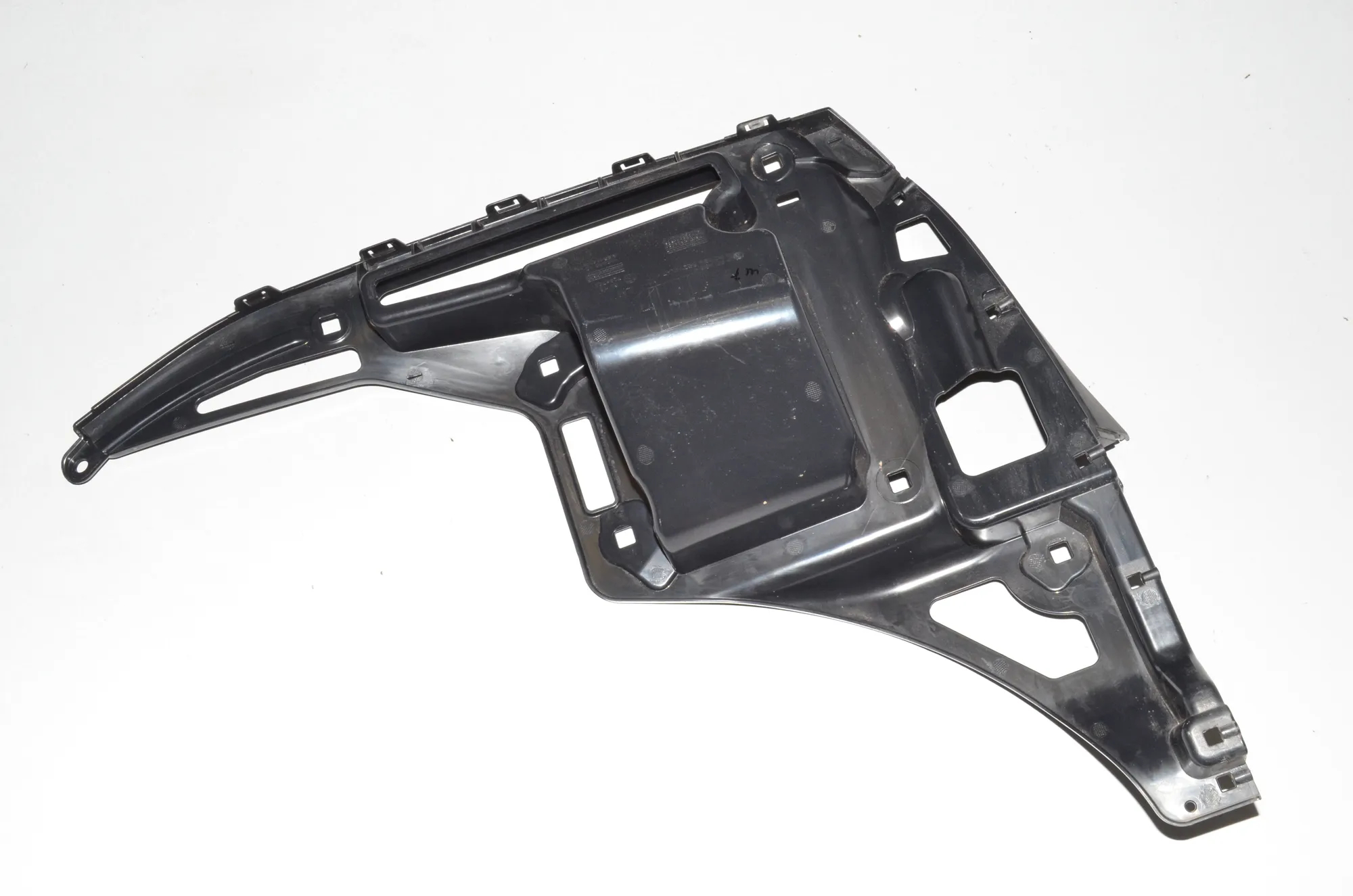 Rear Left Bumper Bracket – OEM 7296753 · BMW i3 (I01) BMW i3 (I01) Electric 2019 – 4