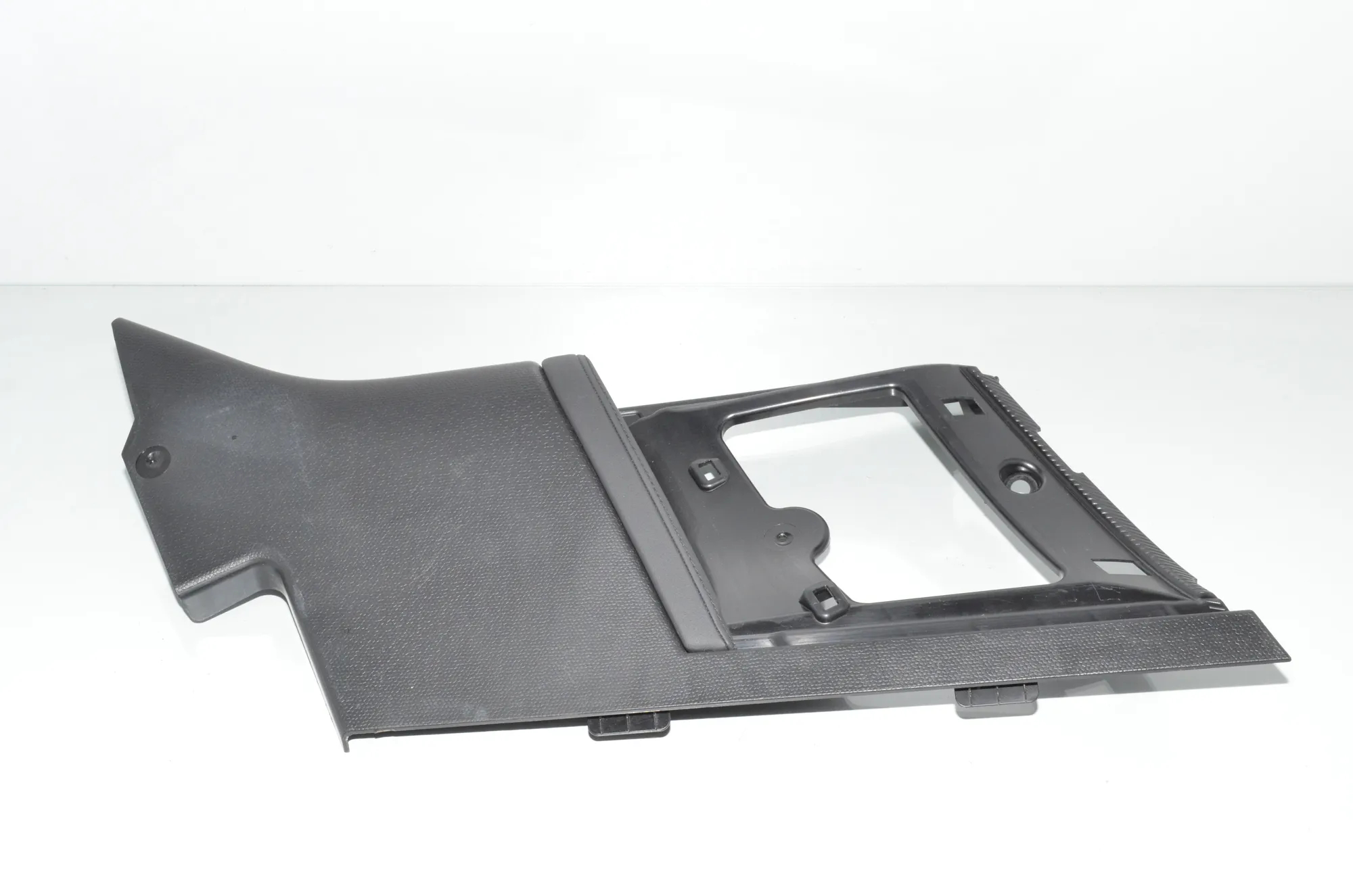 Right Side Pillar Trim – OEM 7362582 · BMW i3 (I01) BMW i3 (I01) Electric 2019 – 4
