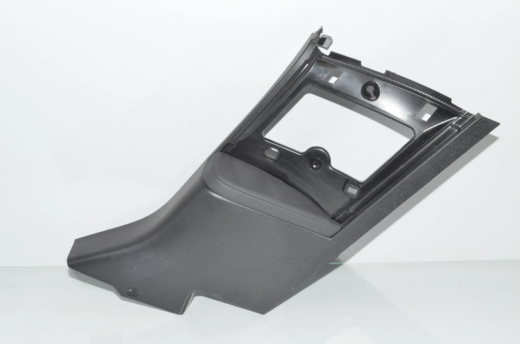 Right Side Pillar Trim – OEM 7362582 · BMW i3 (I01) BMW i3 (I01) Electric 2019