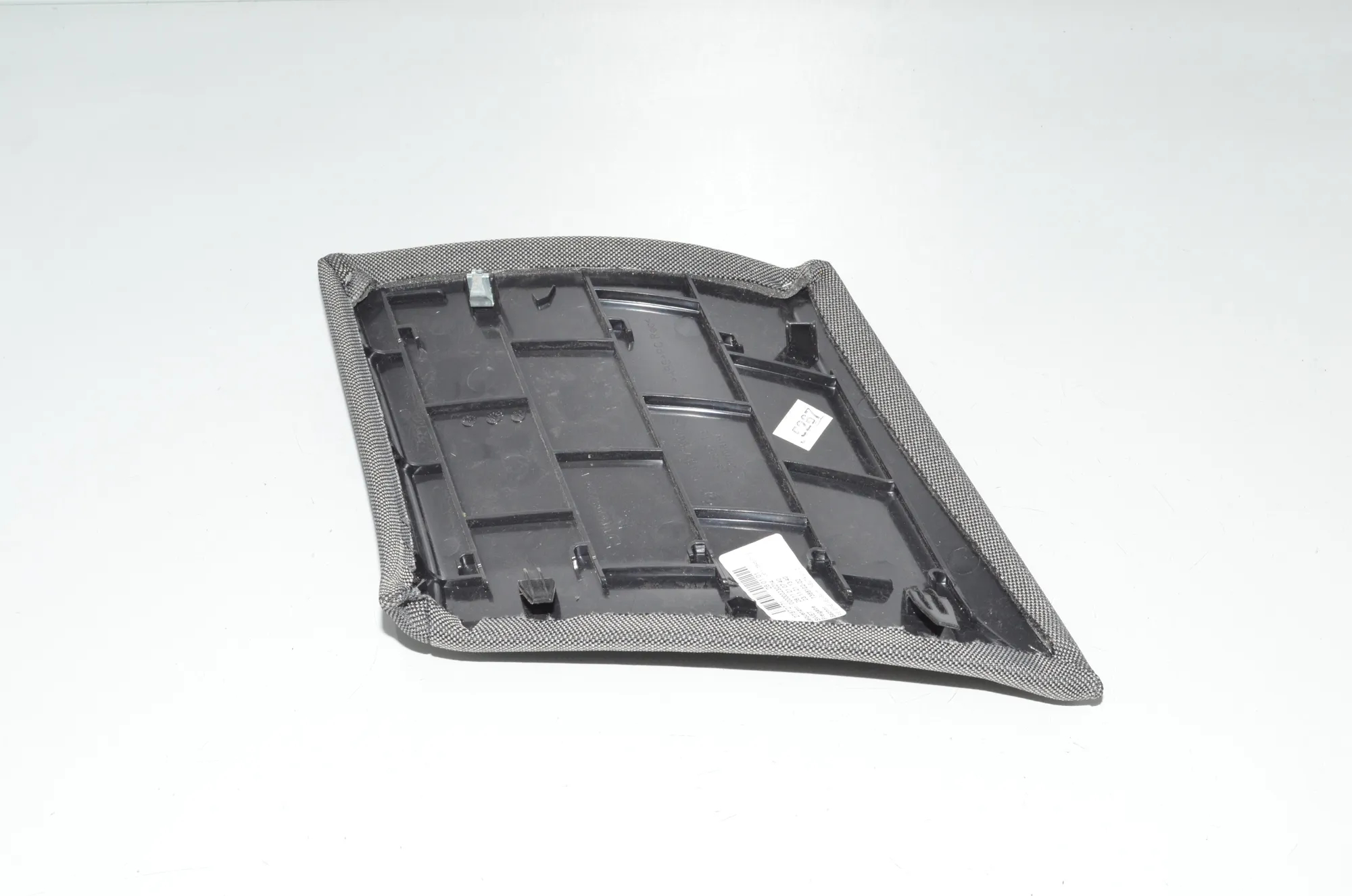 Rear Left Pillar Trim – OEM 7366102 · BMW i3 (I01) BMW i3 (I01) Electric 2019 – 4