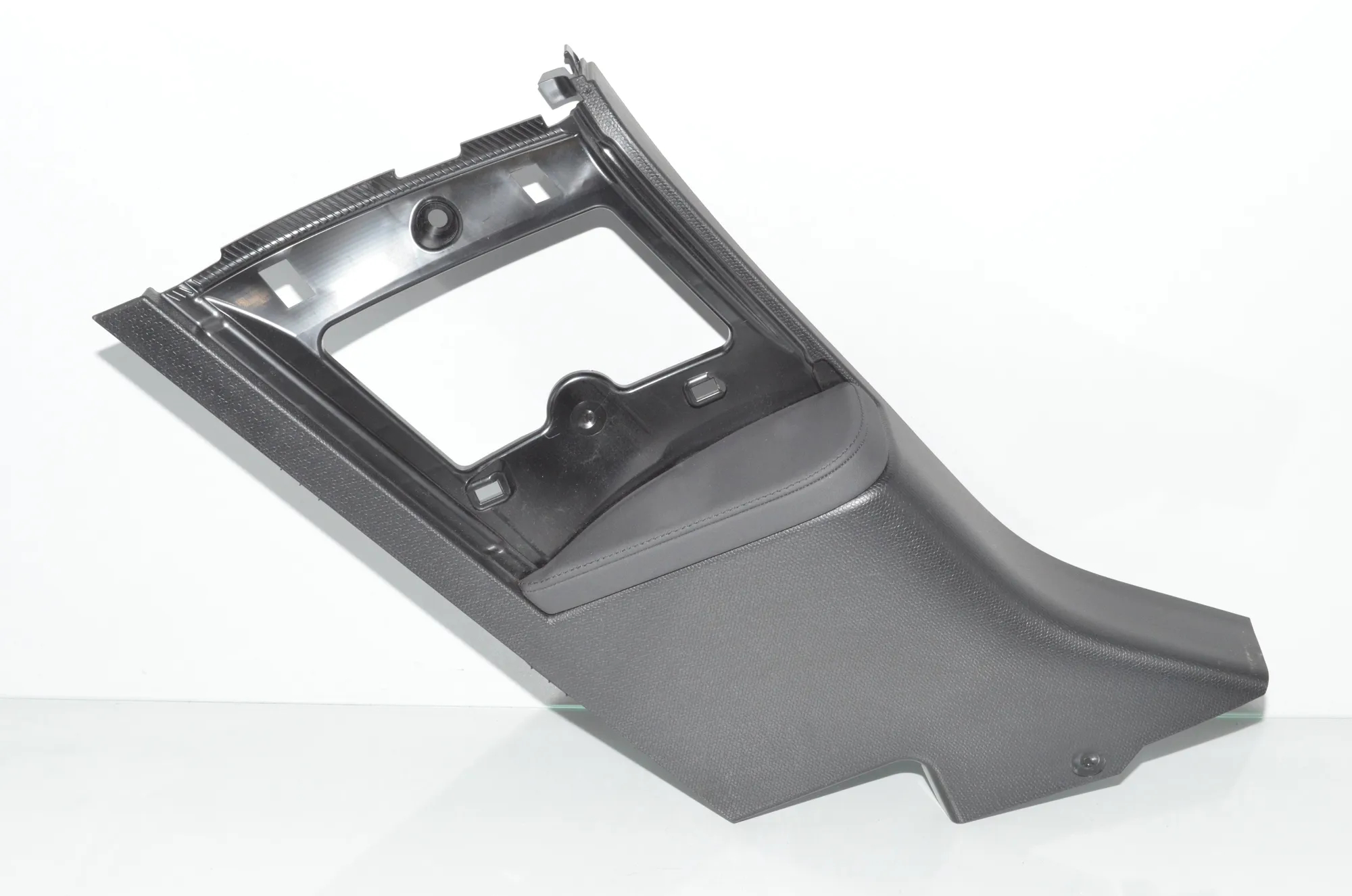 Rear Left Pillar Trim – OEM 7362581 · BMW i3 (I01) BMW i3 (I01) Electric 2019
