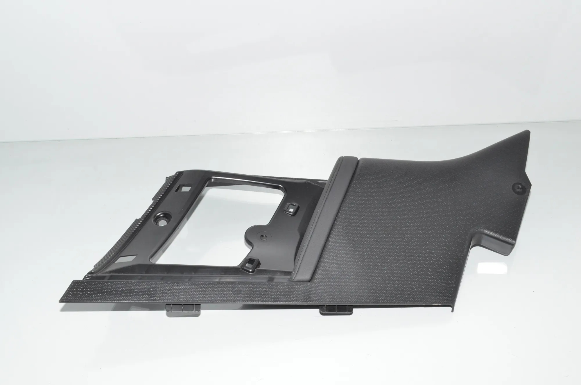 Rear Left Pillar Trim – OEM 7362581 · BMW i3 (I01) BMW i3 (I01) Electric 2019 – 3