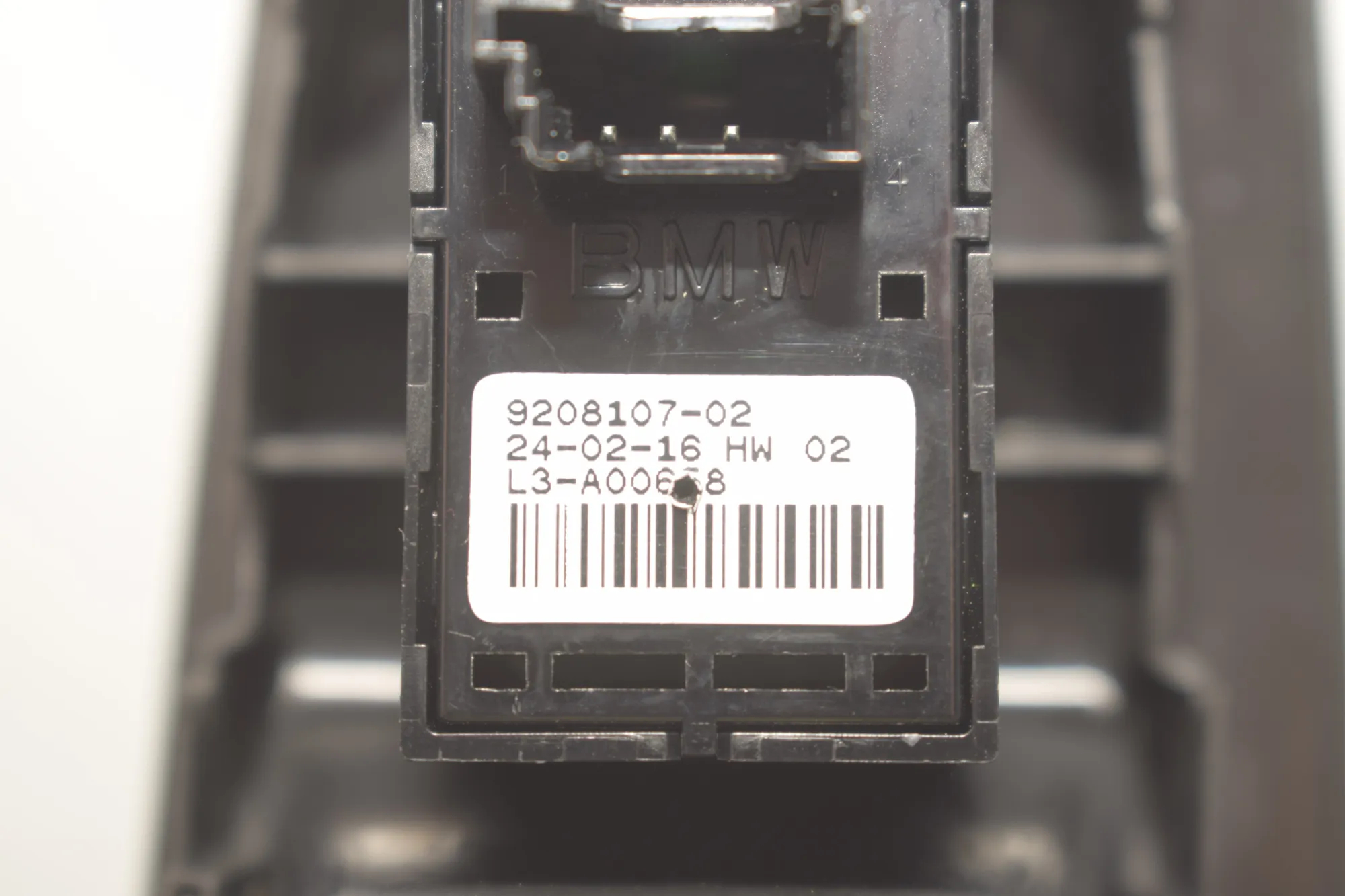 Front Right Door Window Switch – OEM 9208107 · BMW 2 Active Tourer (F45) 218 d 2016 – 6
