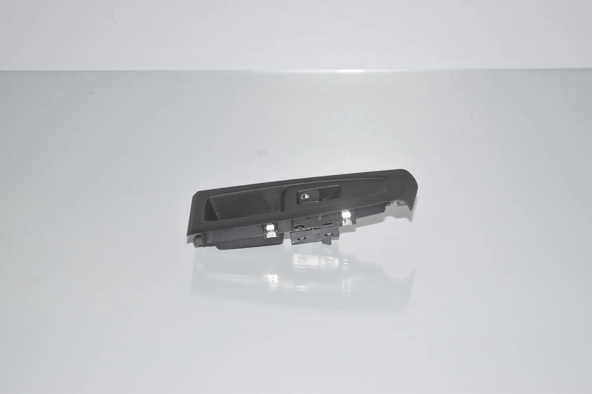Rear Left Door Window Switch – OEM 9208107 · BMW 2 Active Tourer (F45) 218 d 2016 – 2