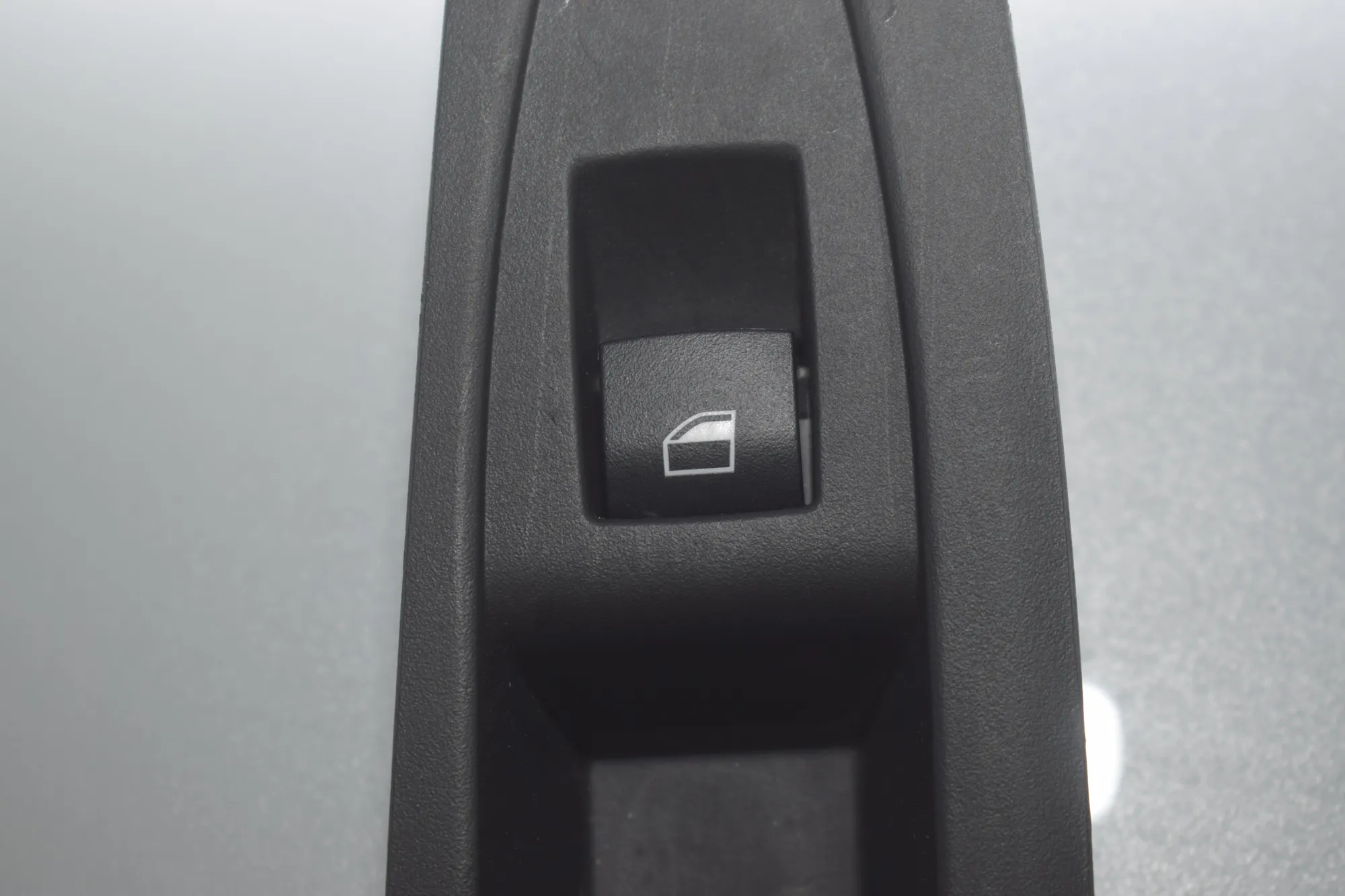 Rear Left Door Window Switch – OEM 9208107 · BMW 2 Active Tourer (F45) 218 d 2016 – 5
