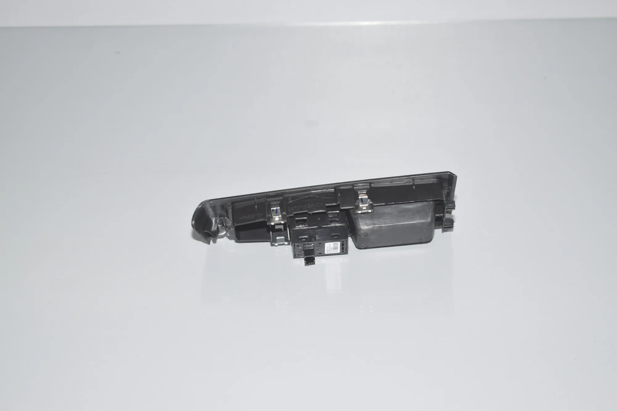 Rear Left Door Window Switch – OEM 9208107 · BMW 2 Active Tourer (F45) 218 d 2016 – 3