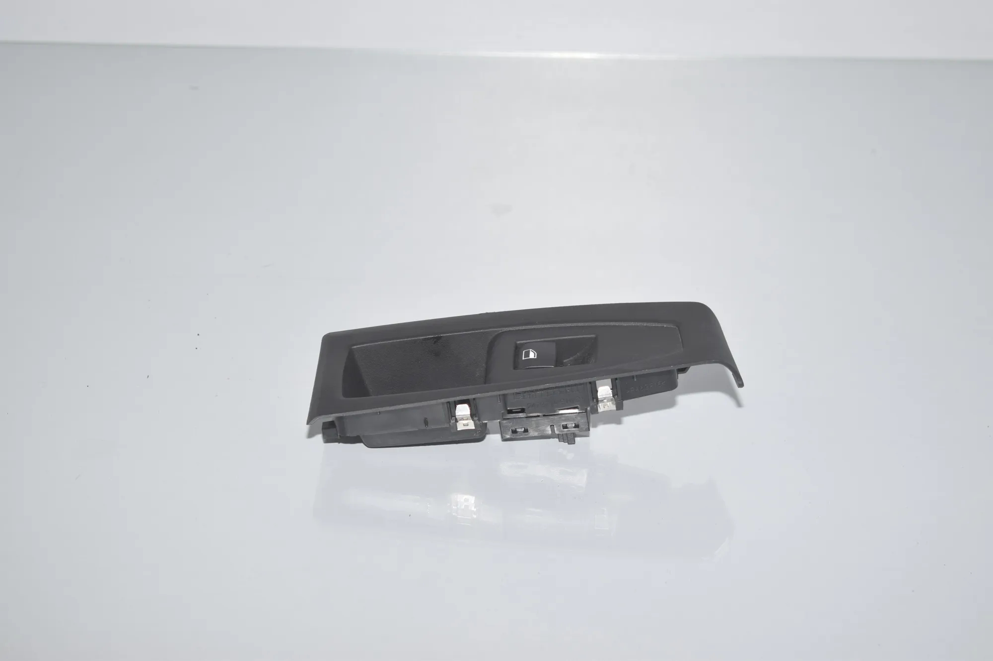 Rear Right Door Window Switch – OEM 9208107 · BMW 2 Active Tourer (F45) 218 d 2016 – 2
