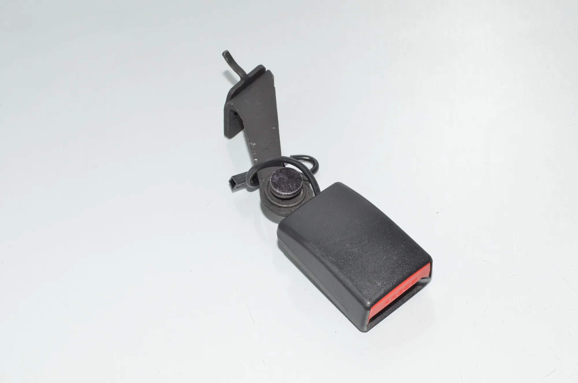 Rear Left Seat Buckle – OEM 7375447 · BMW 3 Touring (F31) 318 d 2016