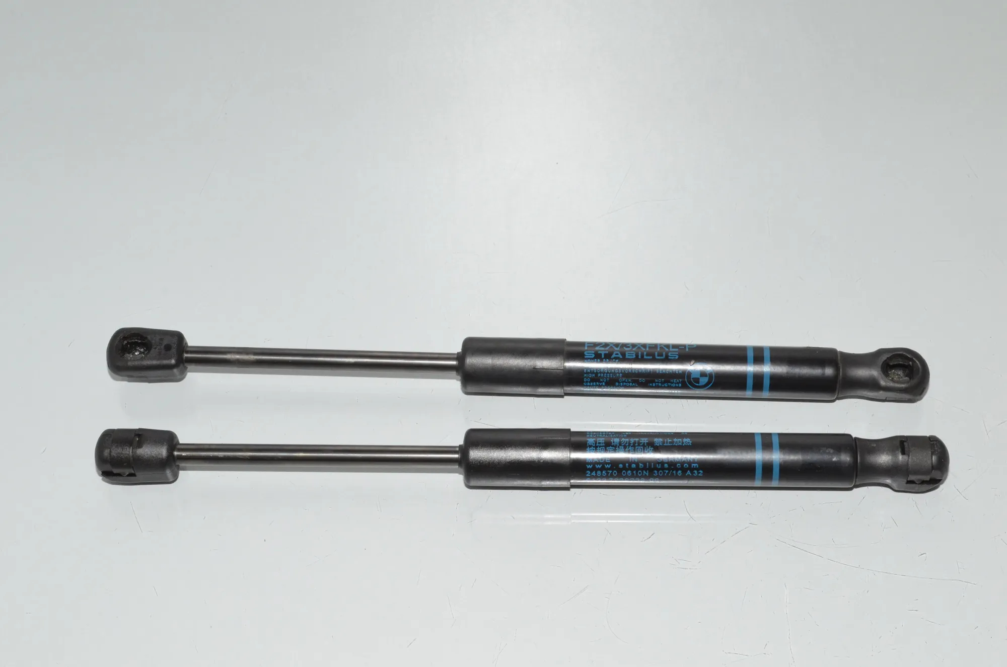 Front Right Bonnet Strut – OEM 7239233 · BMW 3 Touring (F31) 318 d 2016 – 2