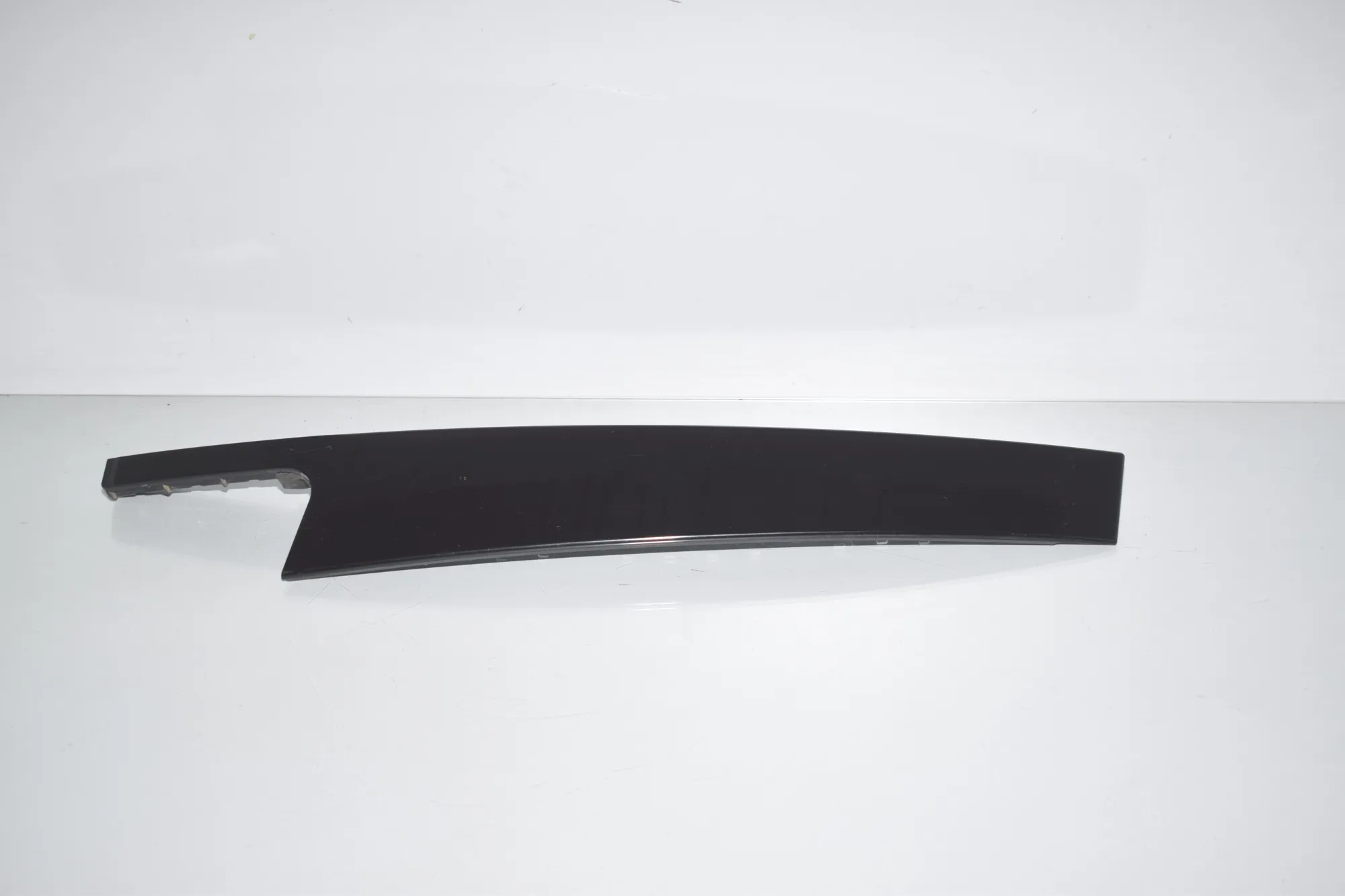 Rear Right Door Vertical Trim – OEM 7258308 · BMW 3 (F30, F80) 328 i xDrive 2012 – 2