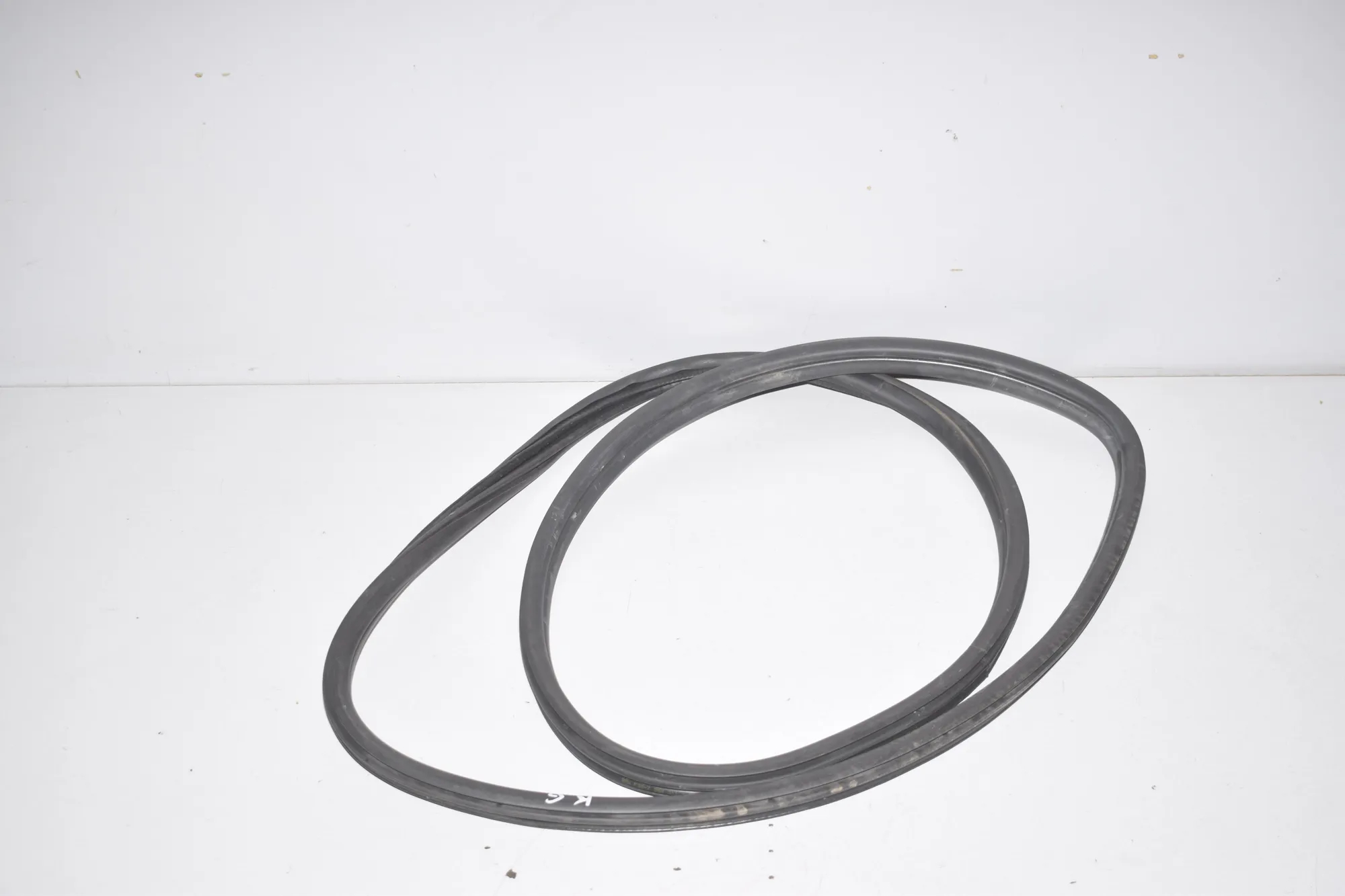 Rear Left Door Seal Rubber – OEM 7258311 · BMW 3 (F30, F80) 328 i xDrive 2012 – 5